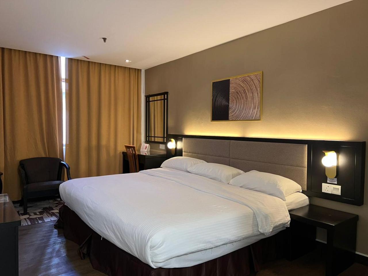 Deluxe Double Room (2 Adults + 1 Child)