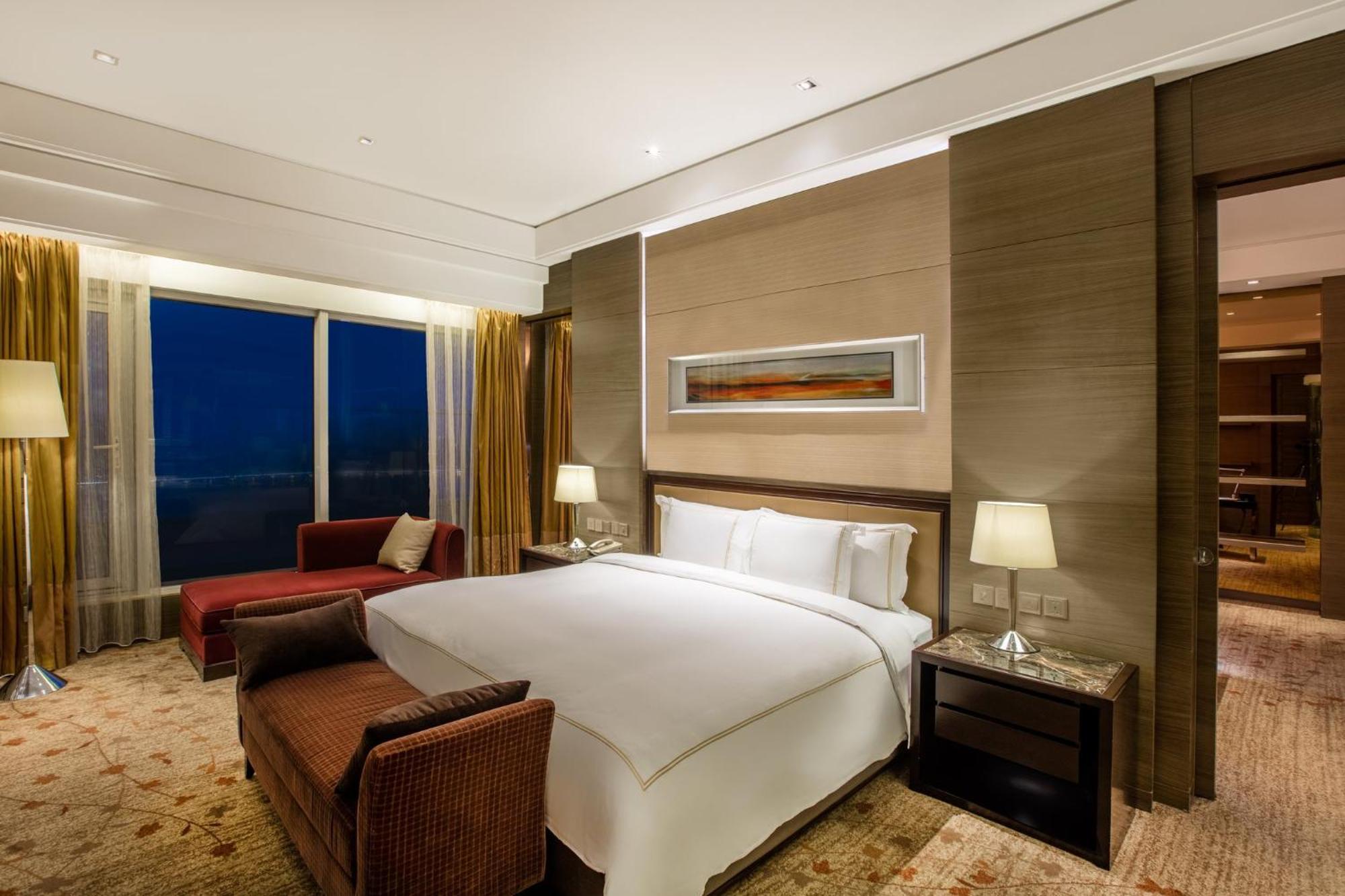 2 King 2 Bedroom Suite- Lake View
