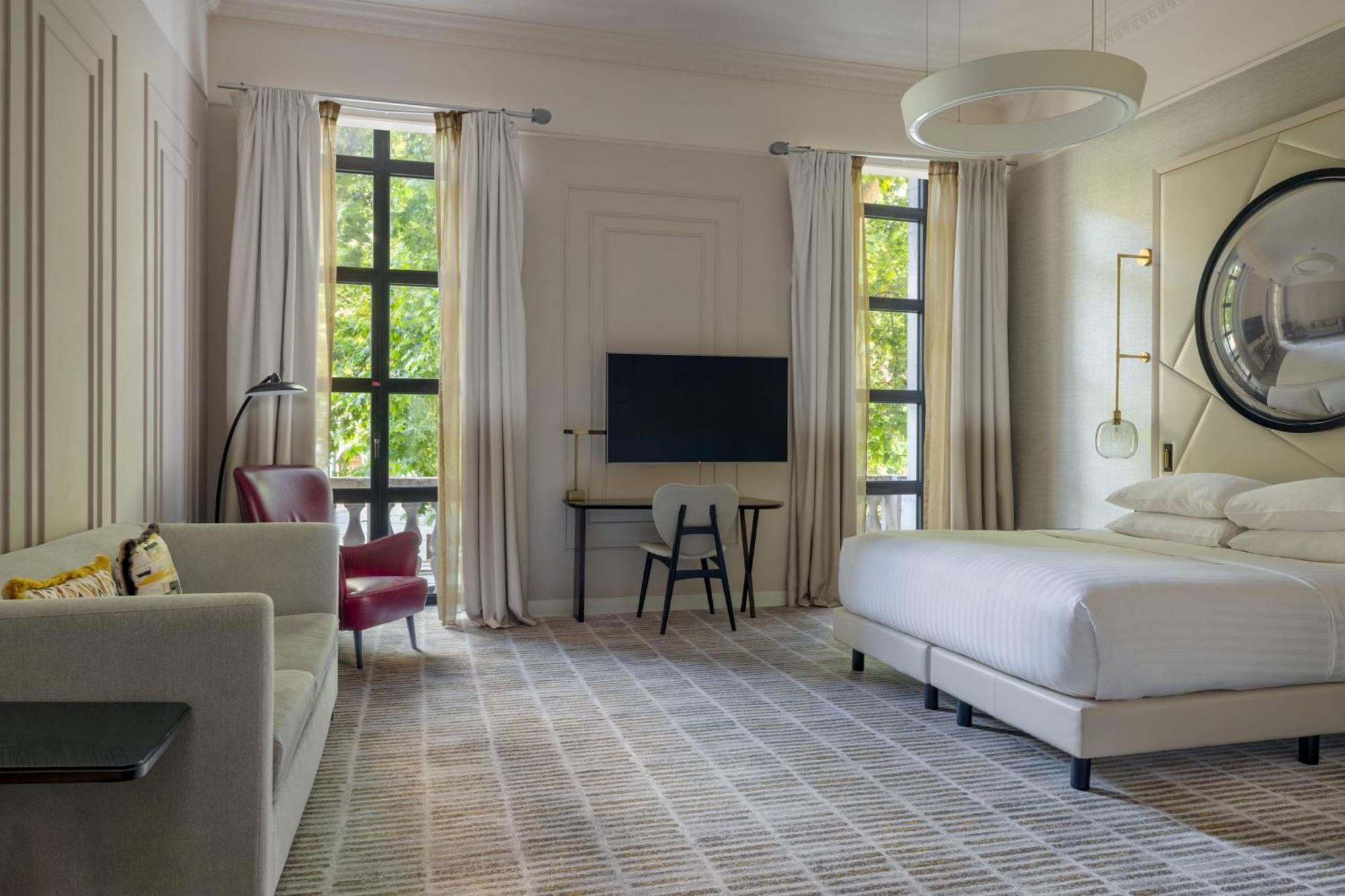 Executive Room Executive lounge access Larger Guest room 1 King