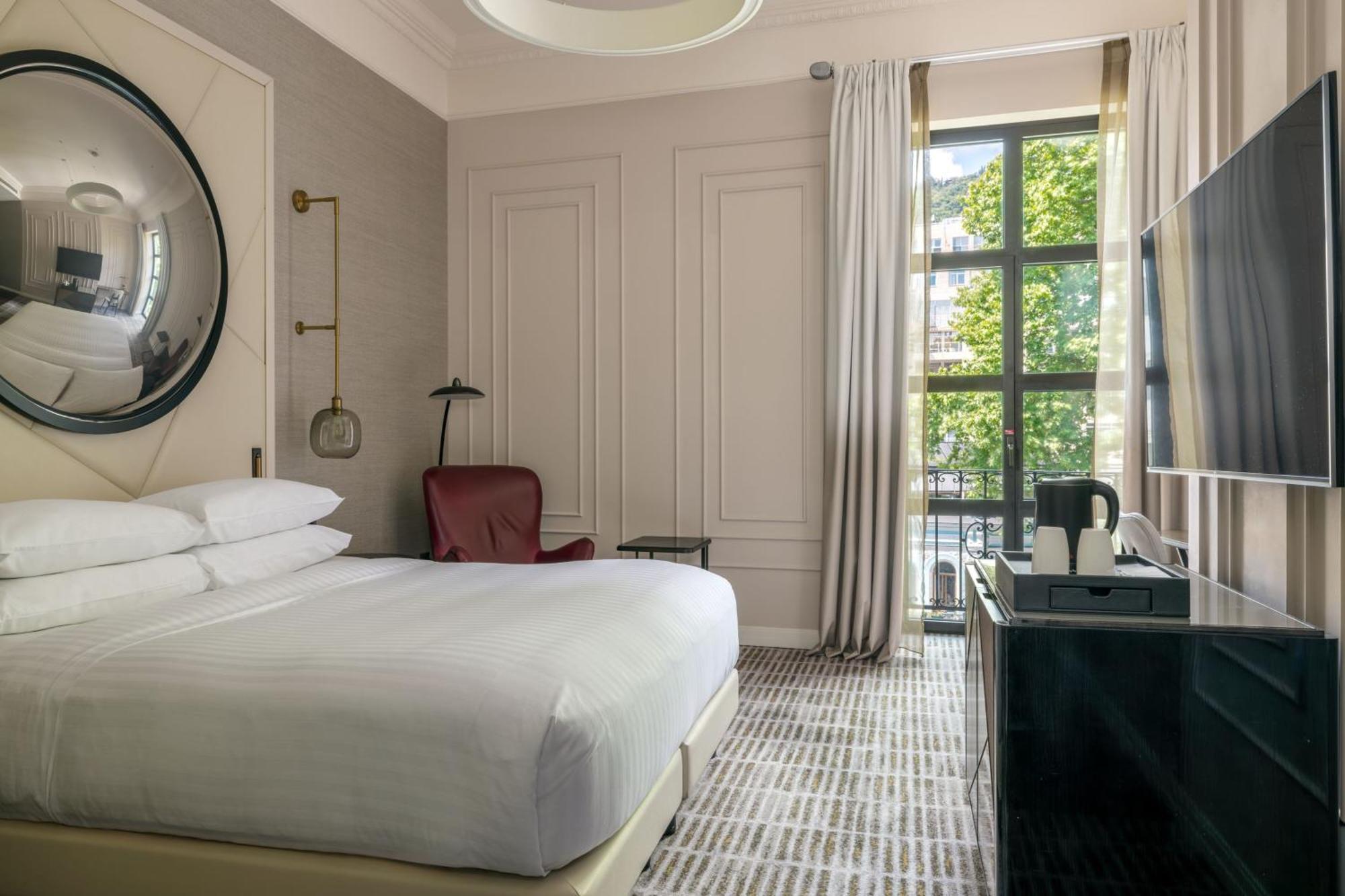 Executive Room Executive lounge access Larger Guest room 1 King