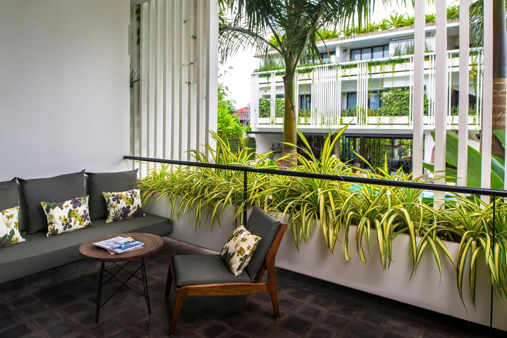 Suite with Pool View - Free Minibar,1610242443:JPEG