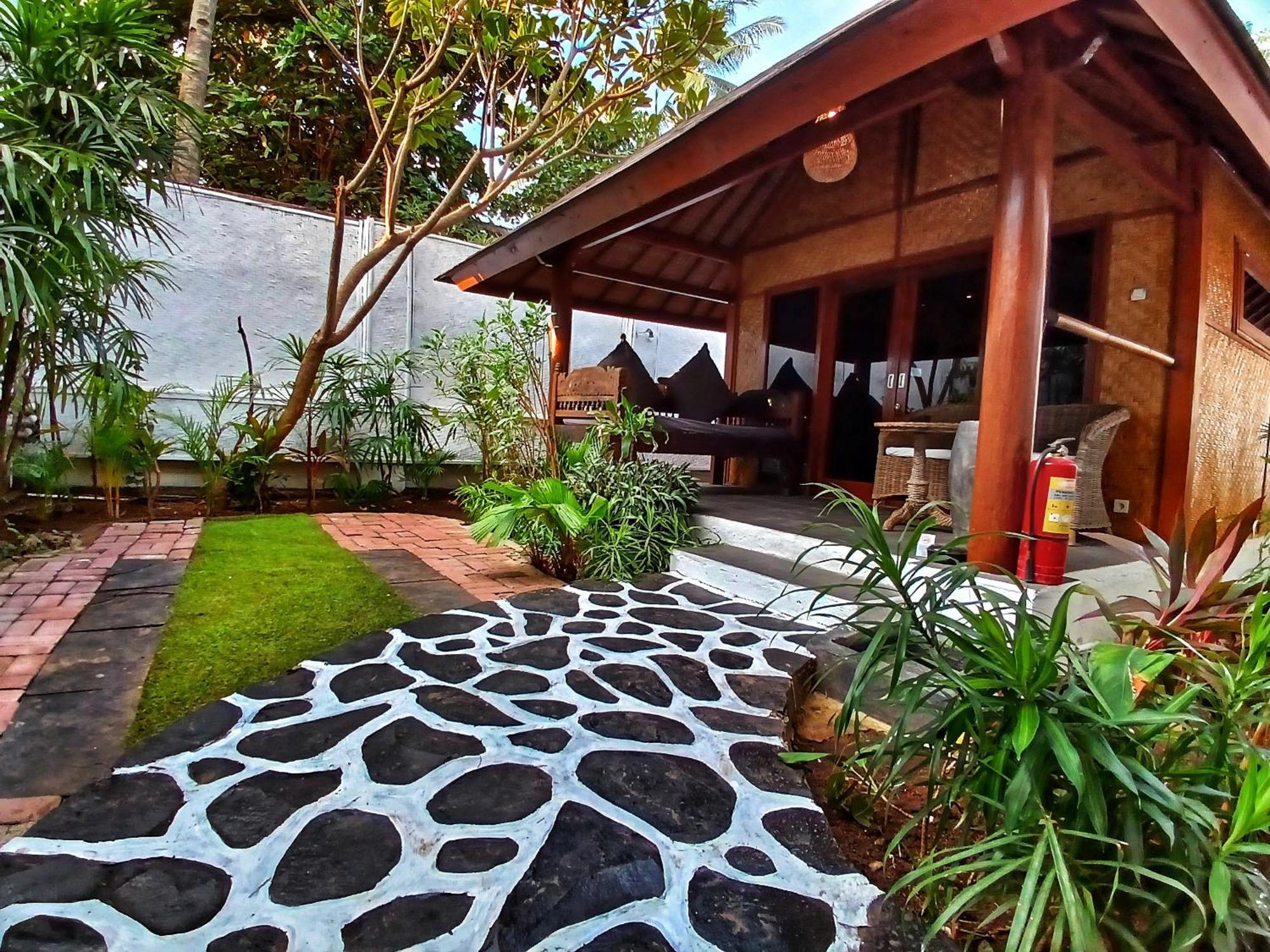 Private Garden Bungalow
