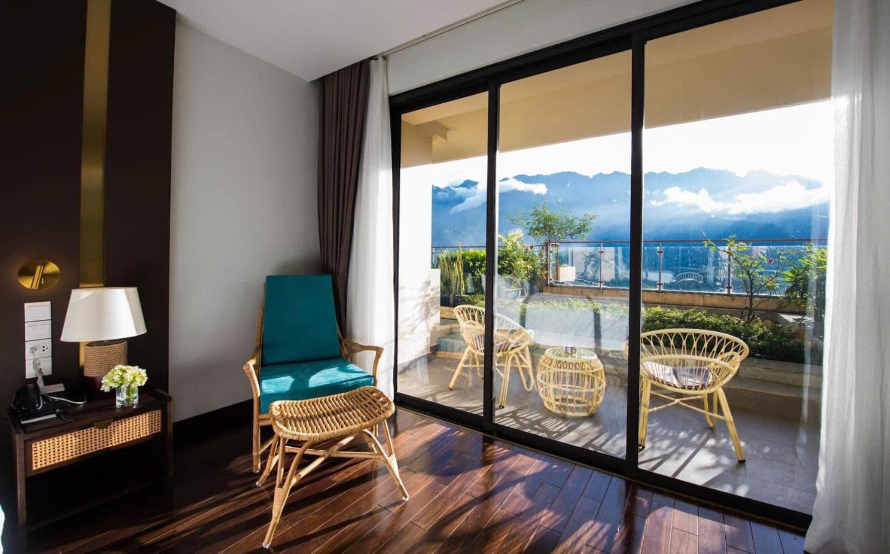 Deluxe Double Room with Garden and Mountain View