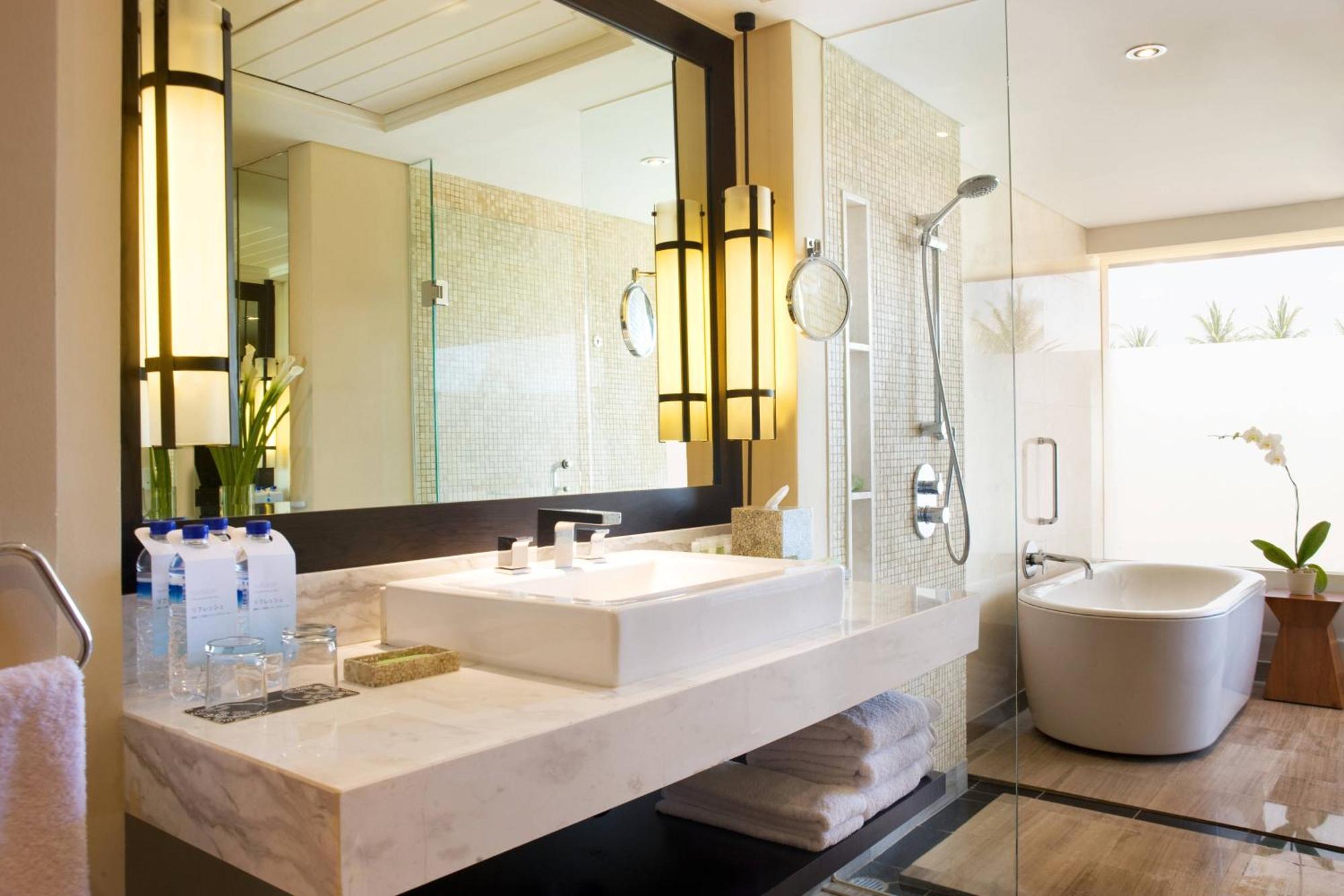 Familiensuite mit 2 Schlafzimmern und Poolterrasse mit Zugang zum Pool