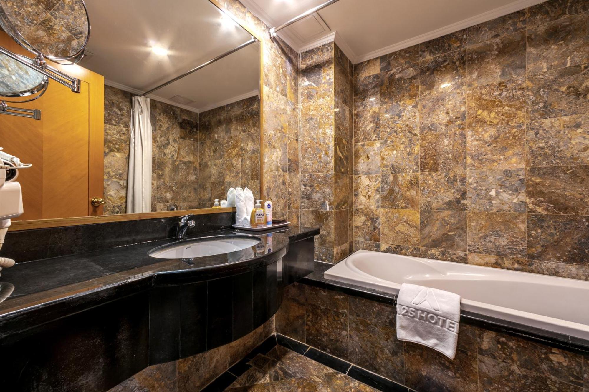 Deluxe Room,1758383904:JPEG