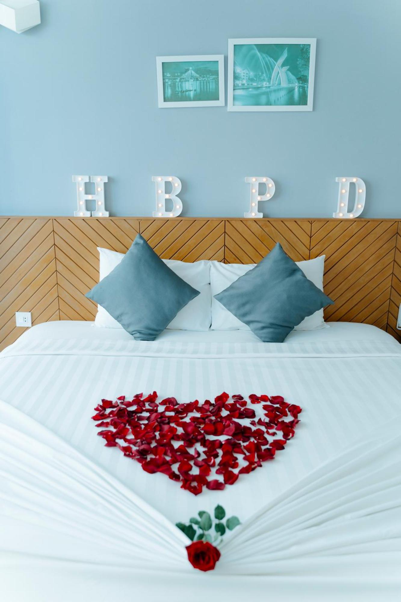 Double or Twin Room Partial Sea View