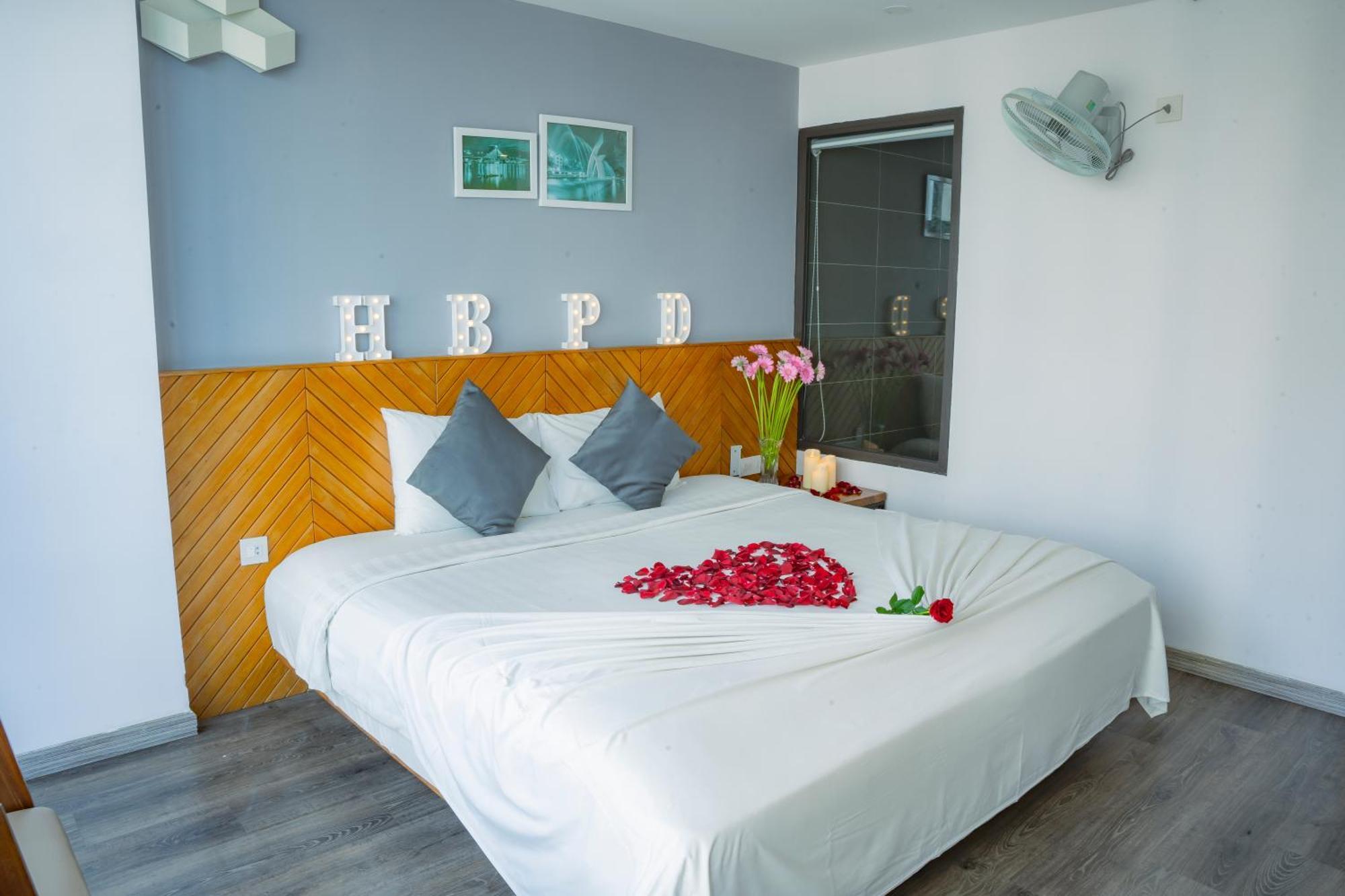 Double or Twin Room Partial Sea View