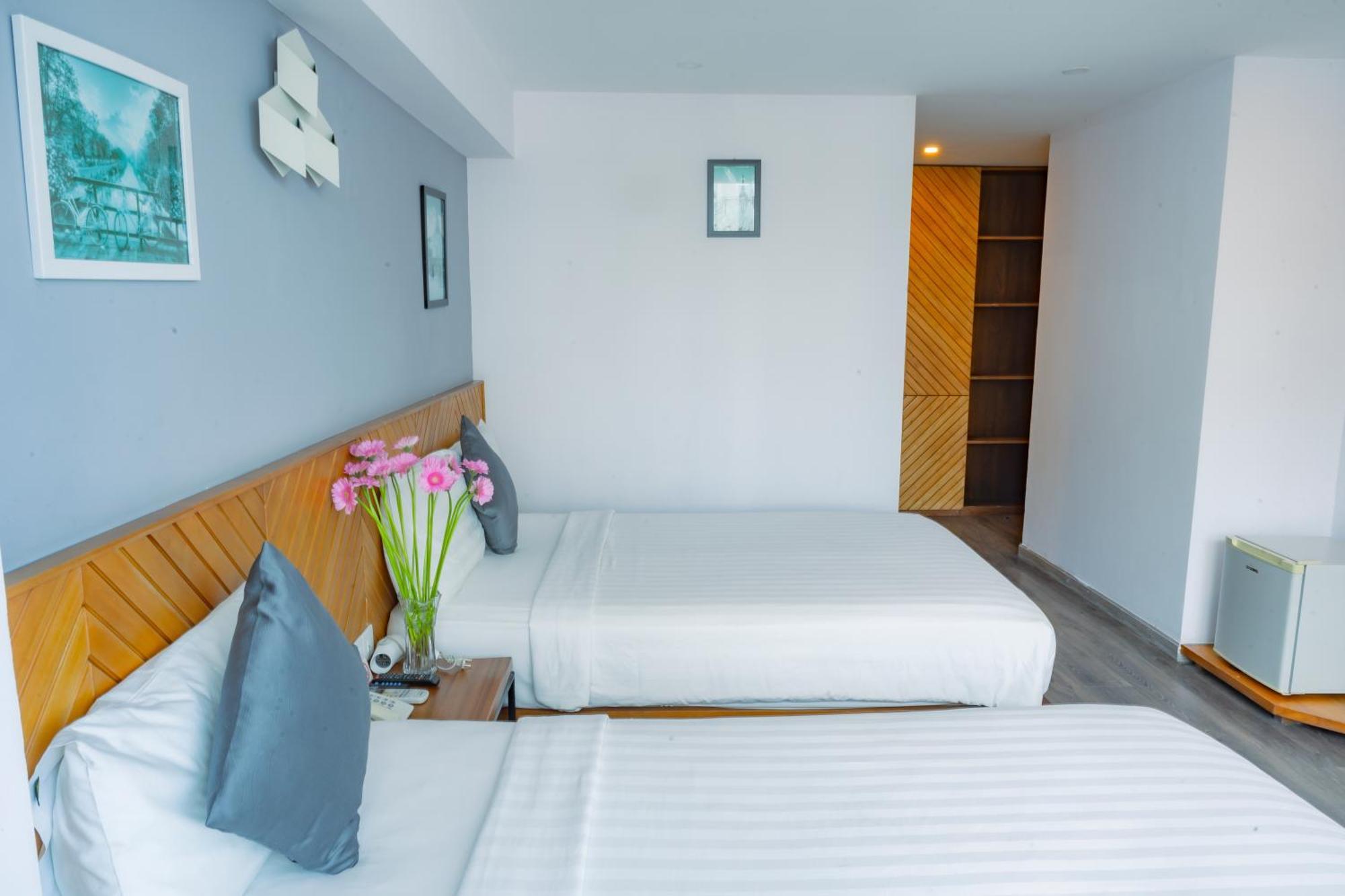 Double or Twin Room Partial Sea View