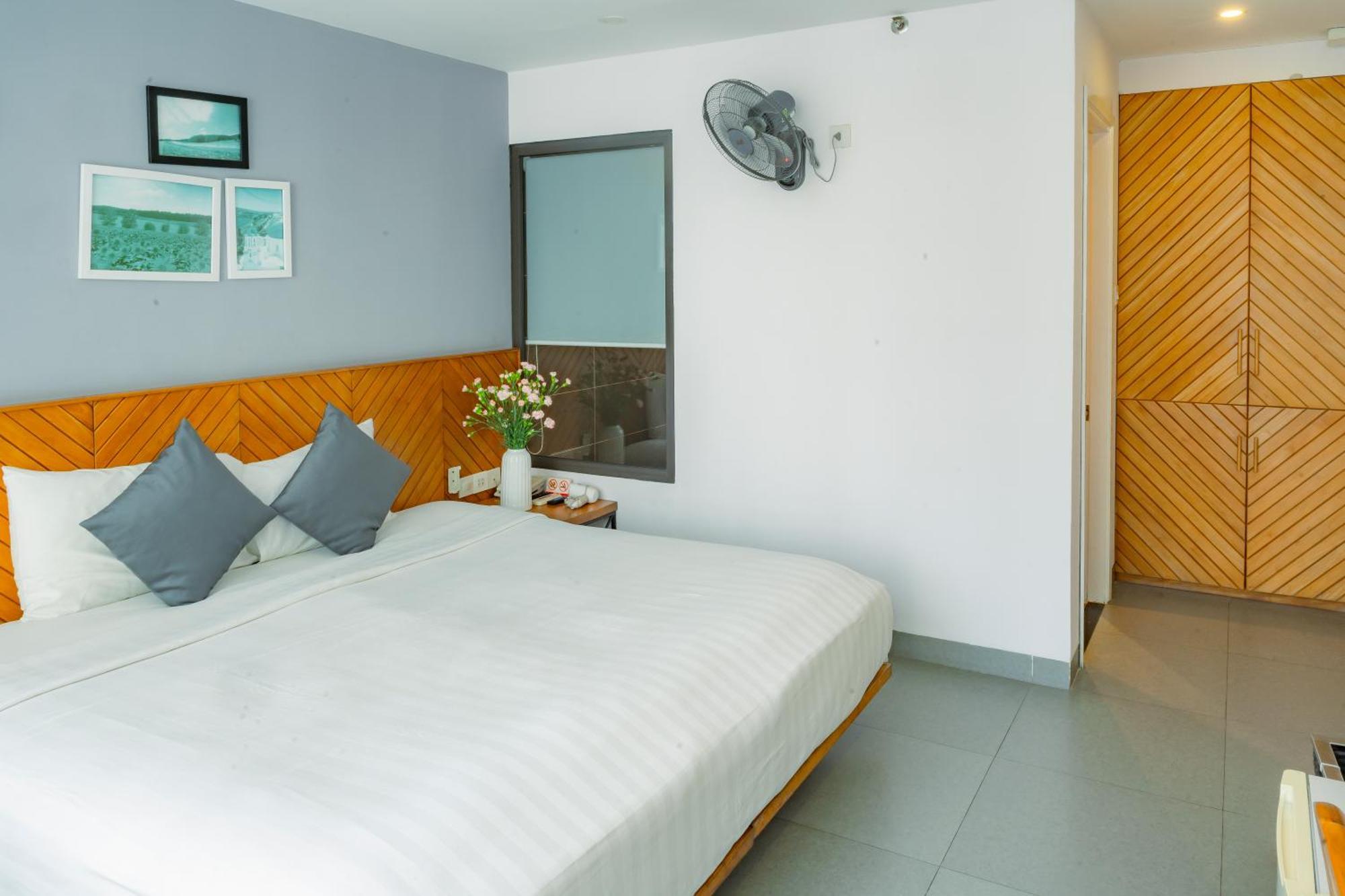 Deluxe Double or Twin Room City View