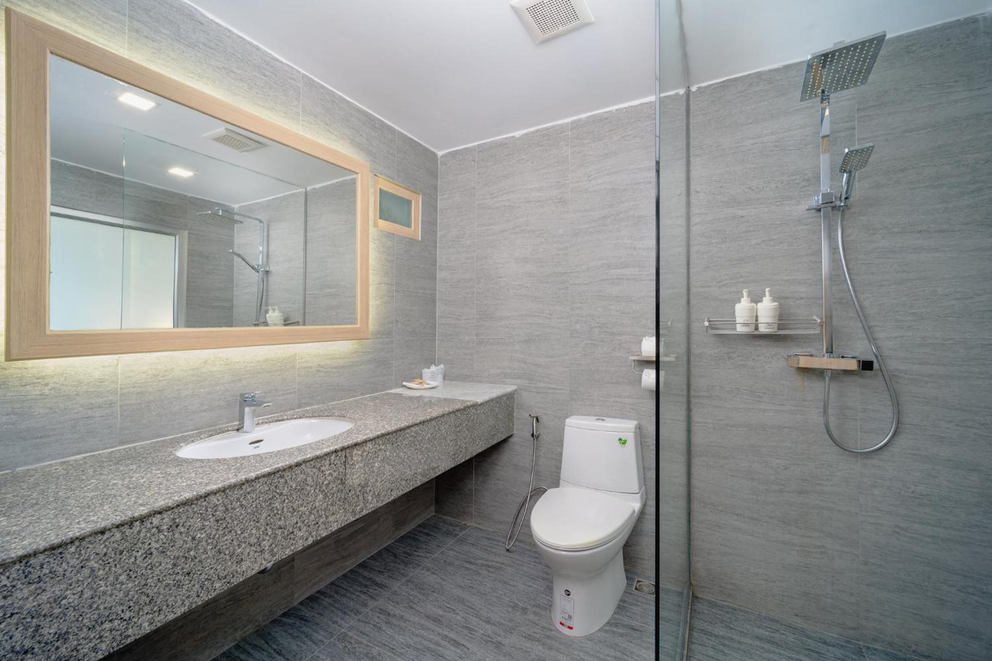 Grand Deluxe Triple Room with Balcony