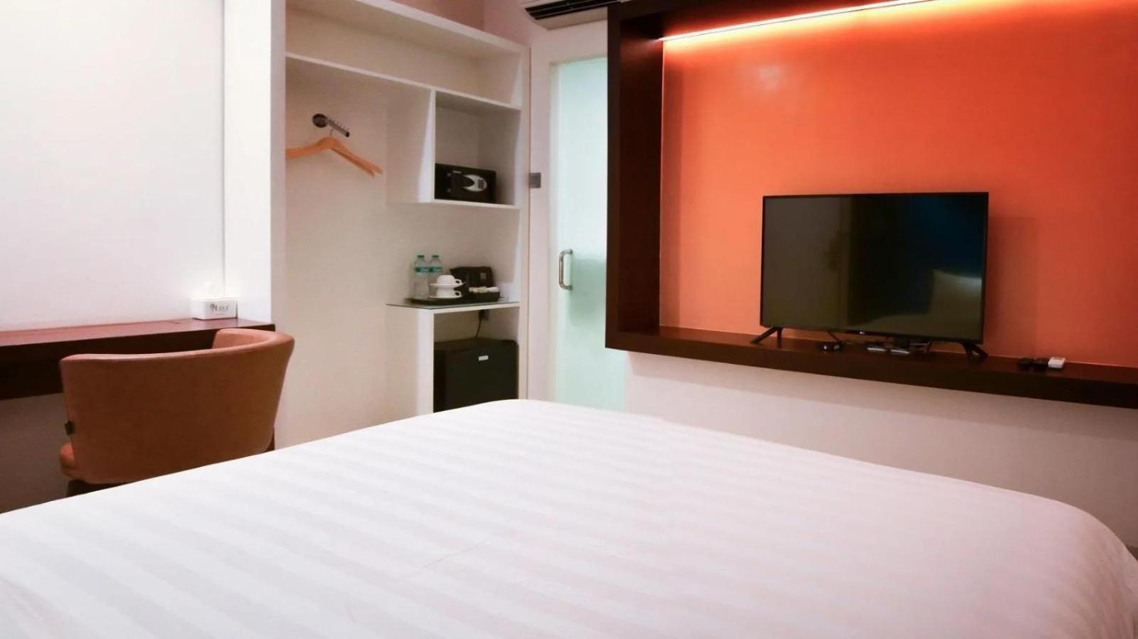 Standard Queen Room