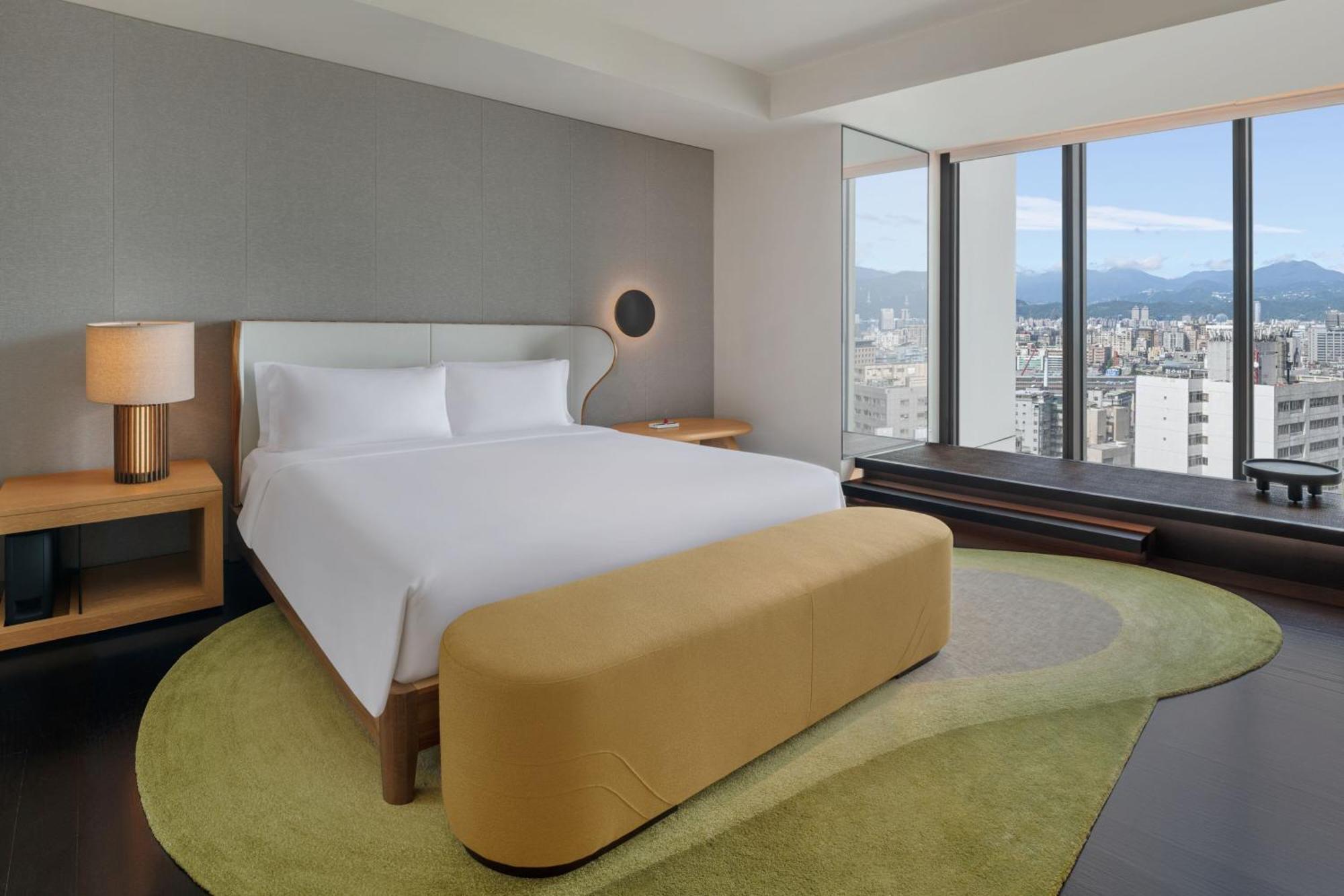 Marvelous Room 1 Bedroom Suite 1 King City view