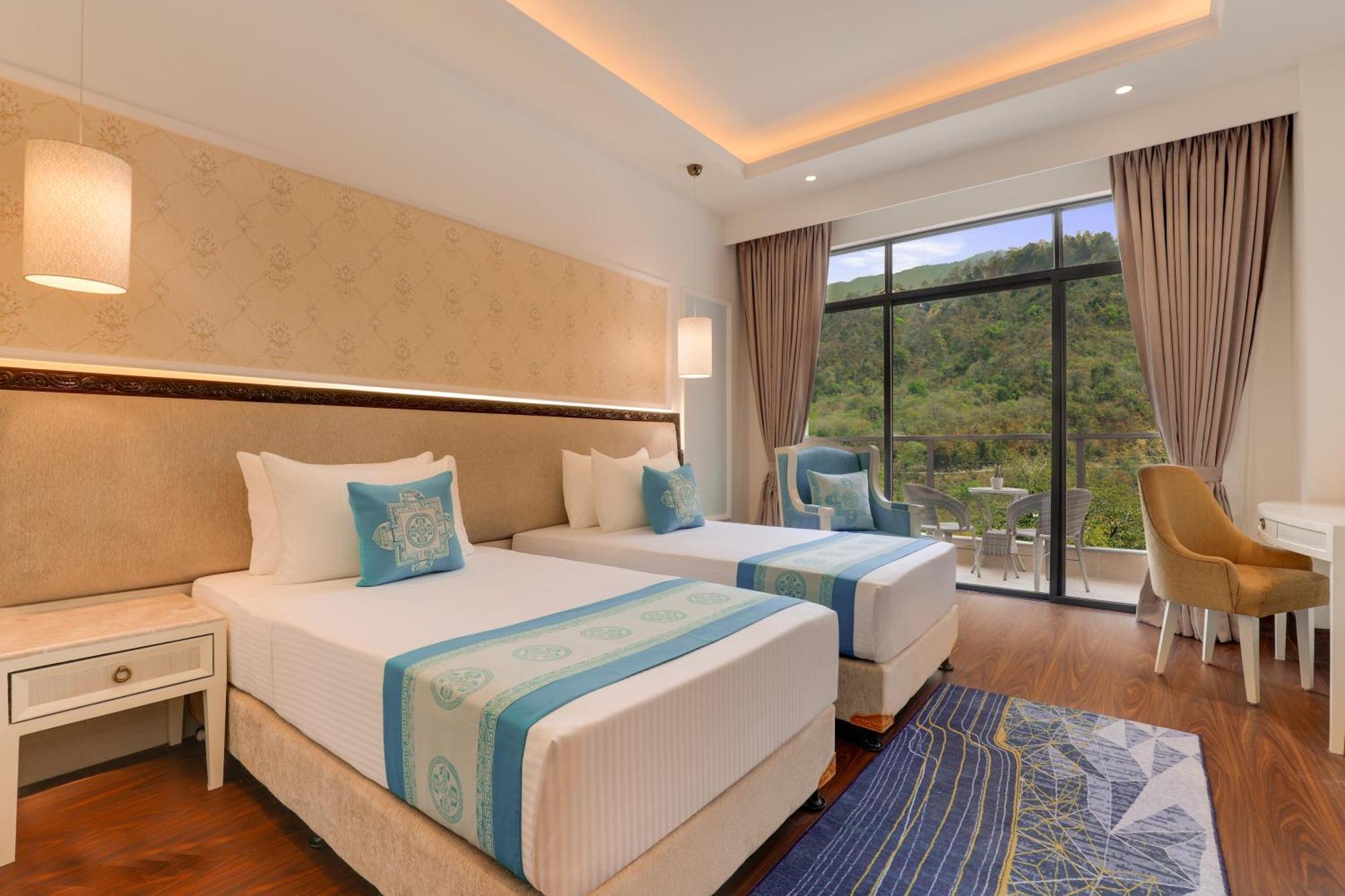 Club Twin Room : Lunch for 2 at Citrus Cafe with soft beverages (one time) + High Speed internet up to 10 MBPS