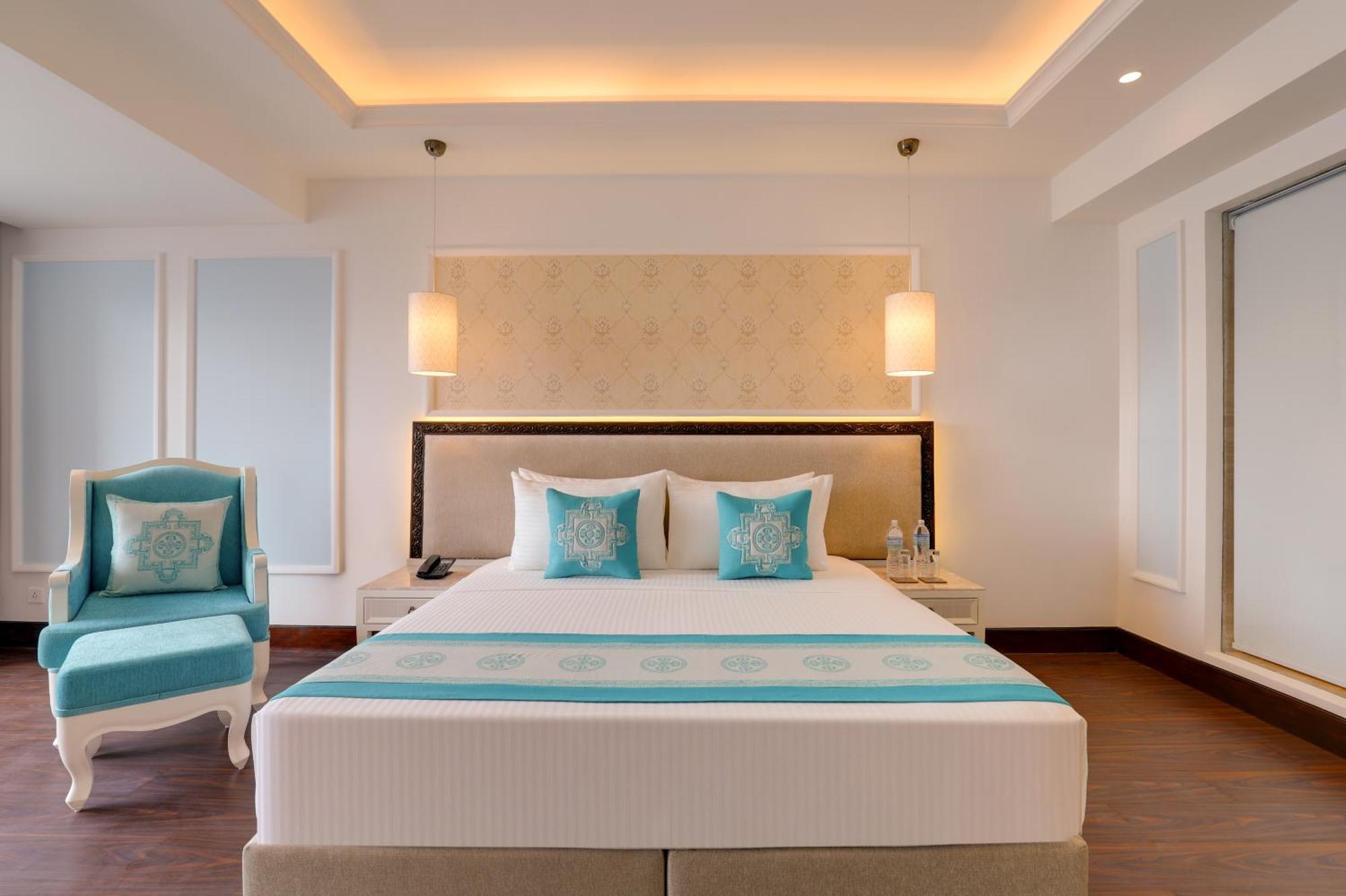 Executive King Room : One way airport transfer using Hotel Vehicle + one time shared drop & pick up Hotel to Thamel (Pre reservation required)