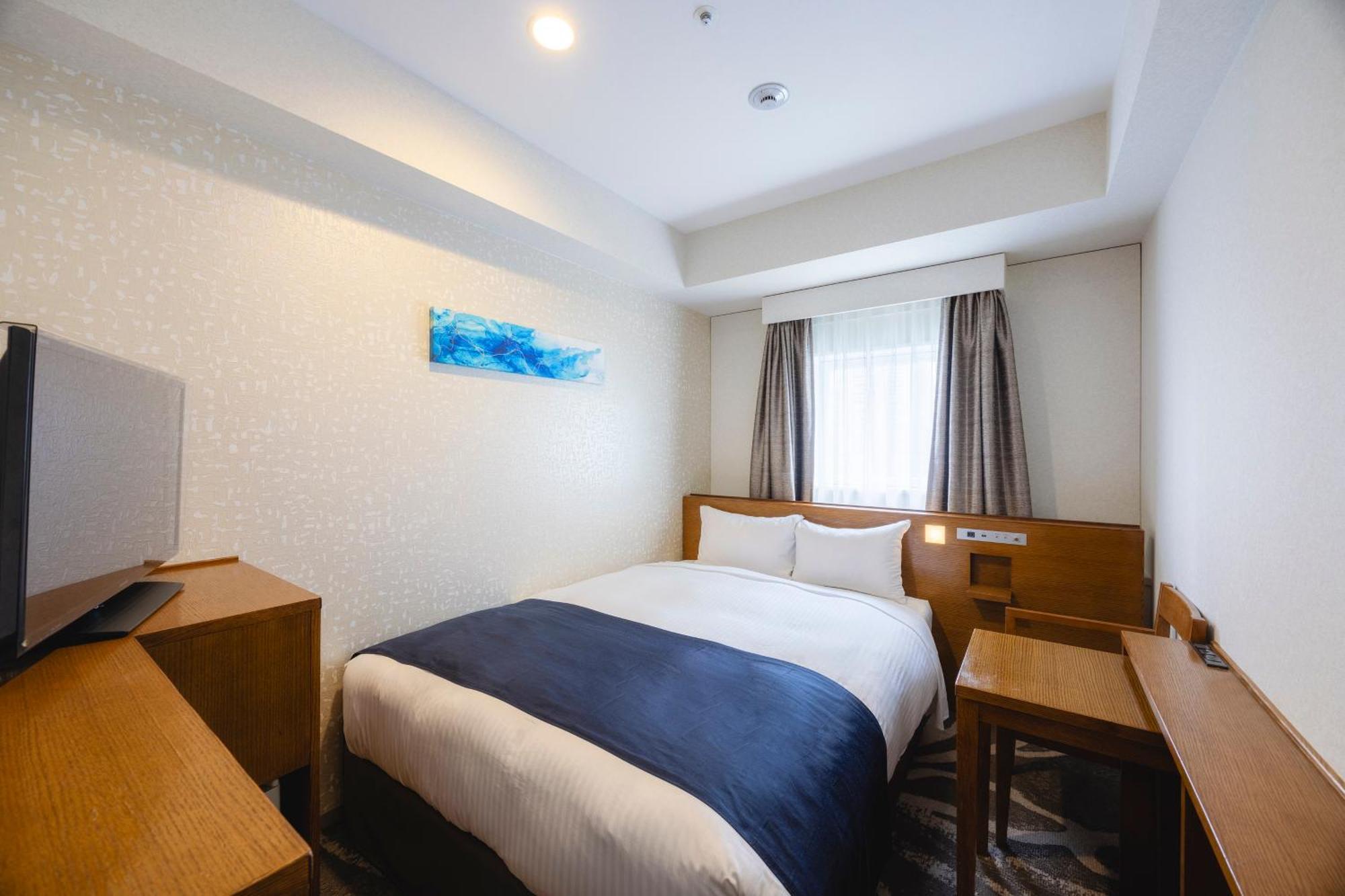 Economy Double-Non smoking Renewal Floor, Lounge Access