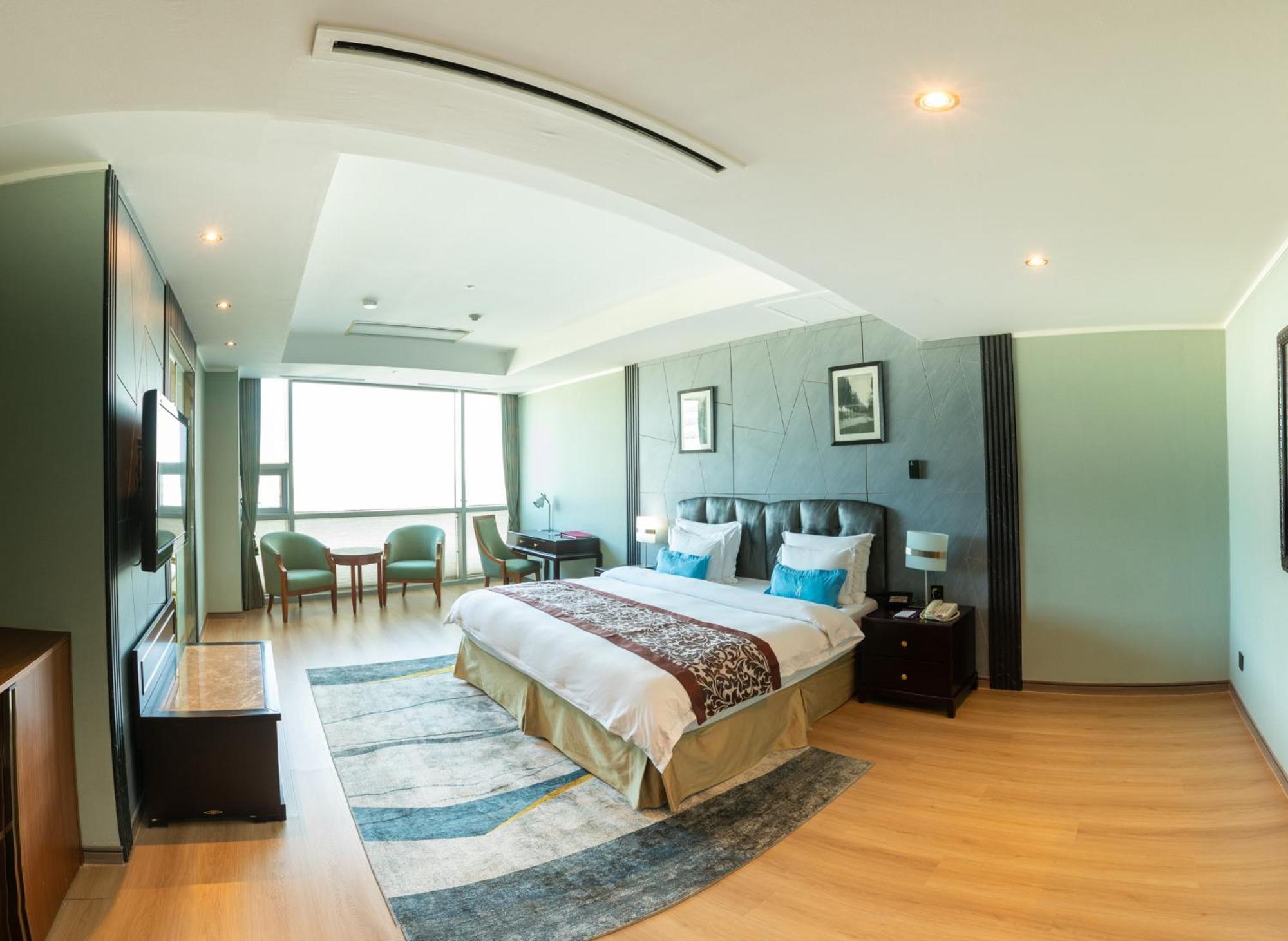 Executive King Room City View