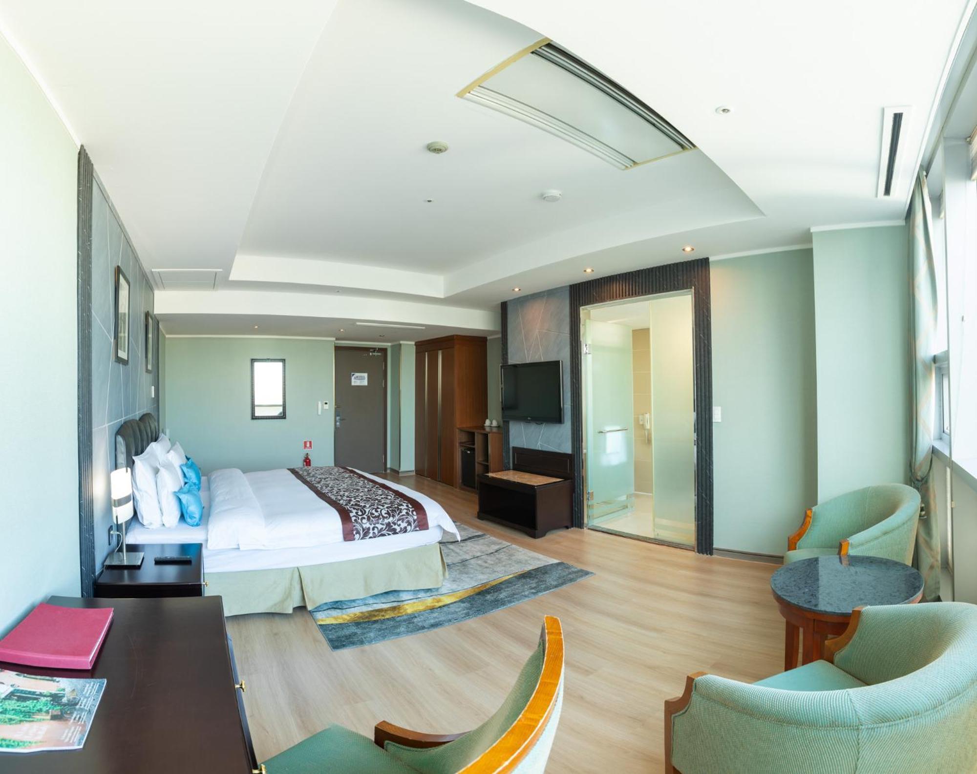 Executive King Room City View