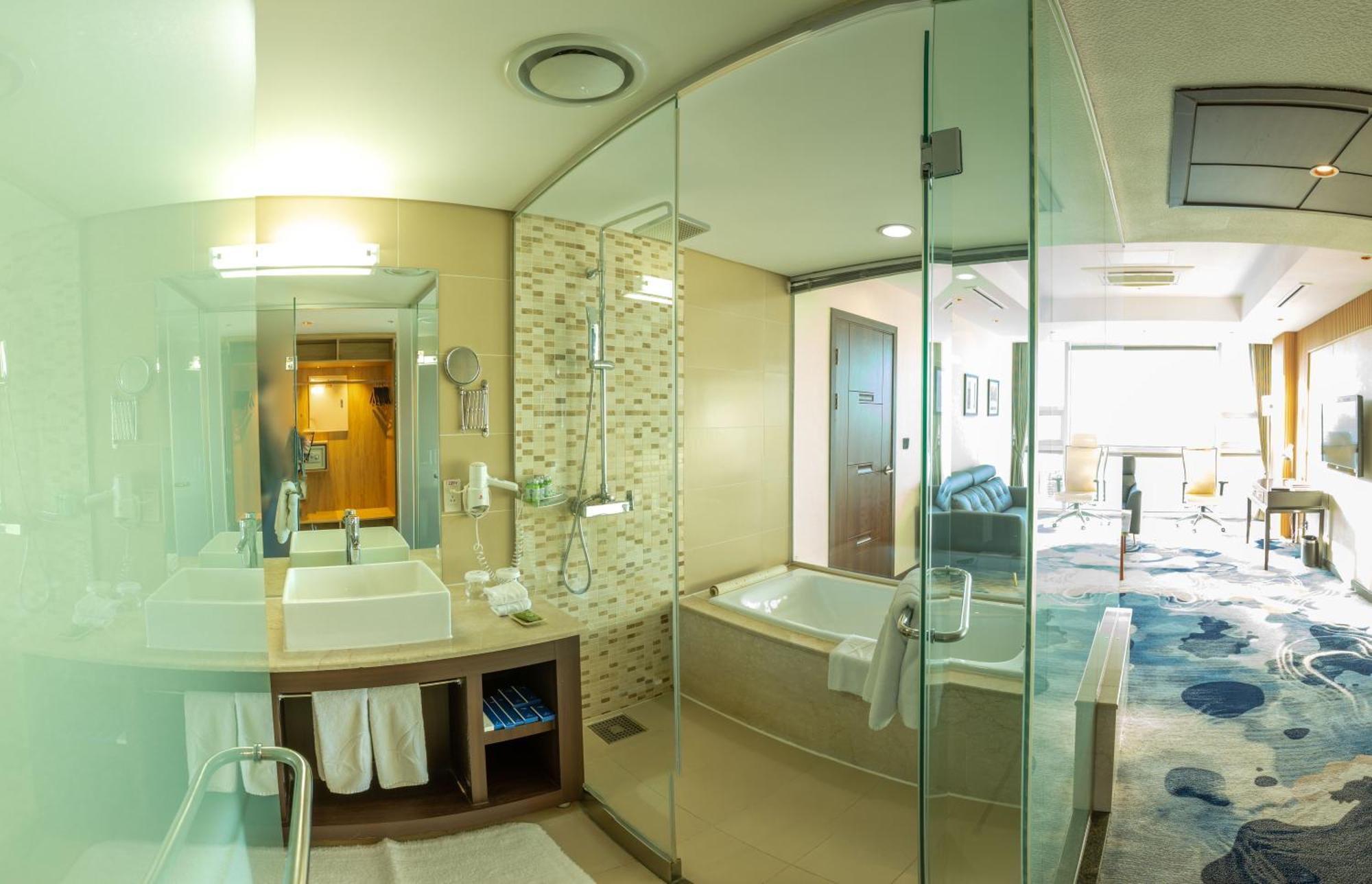 Deluxe Suite Panoramic View