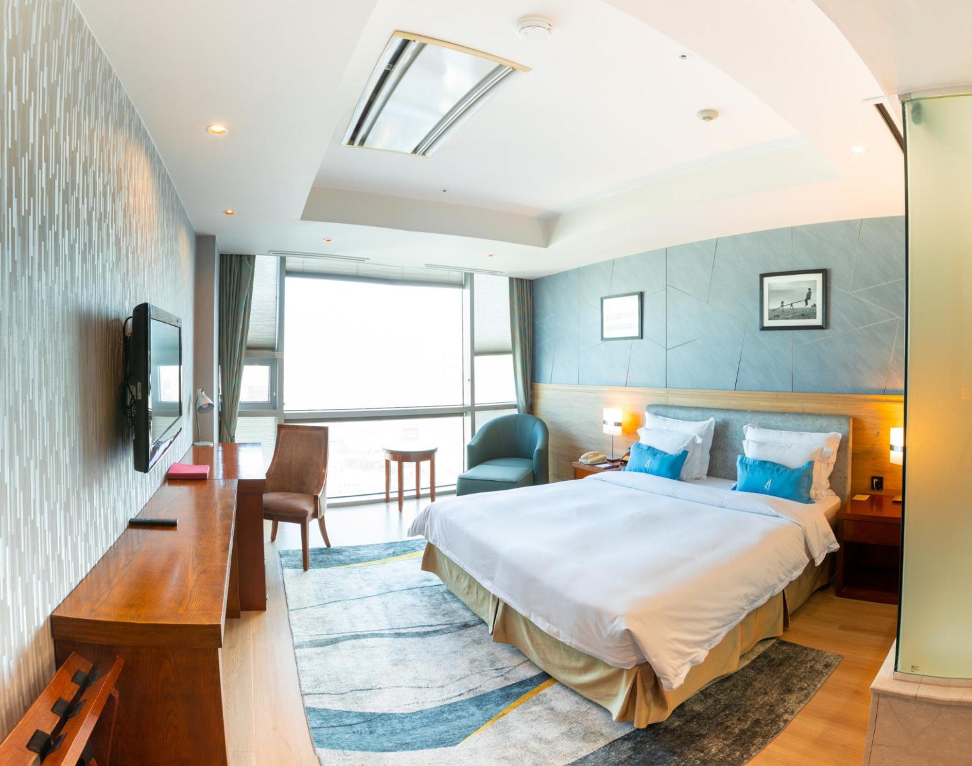 Deluxe King Room City View