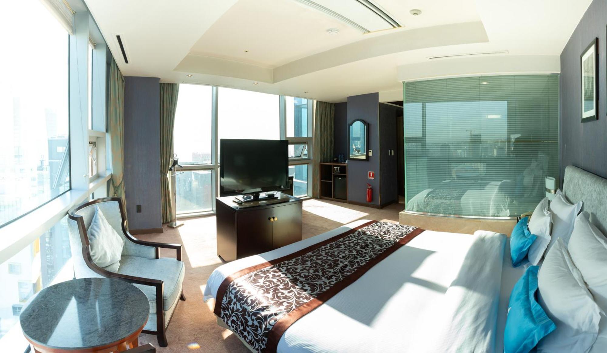 Executive Corner King 270 degree View