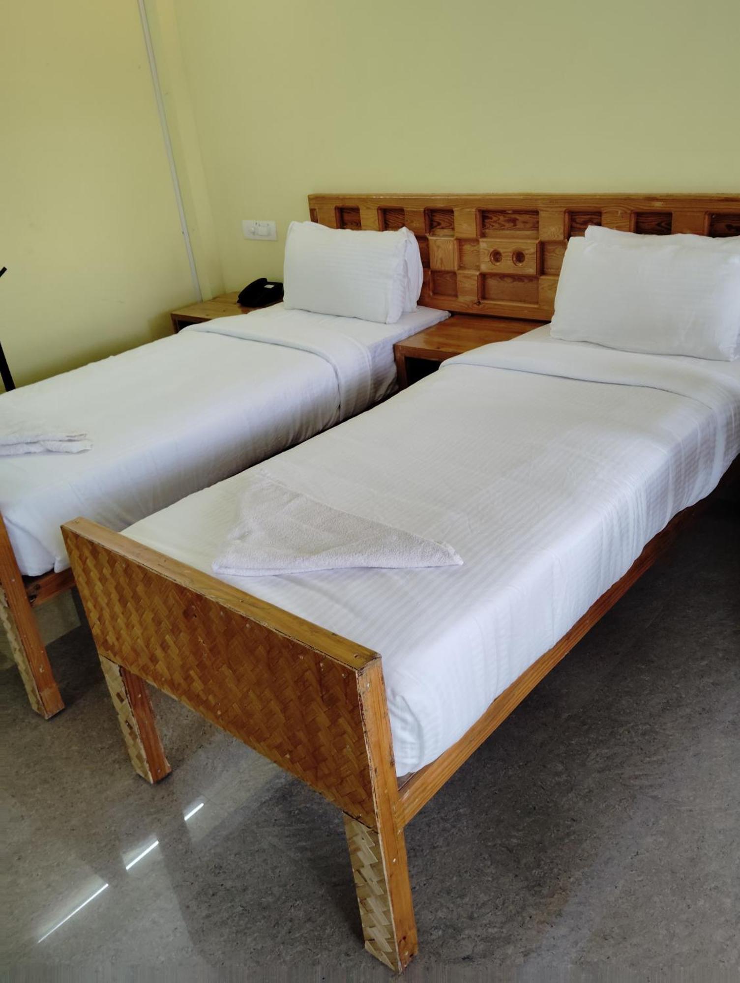 Deluxe Double or Twin Room Lake View,1627242400:JPEG