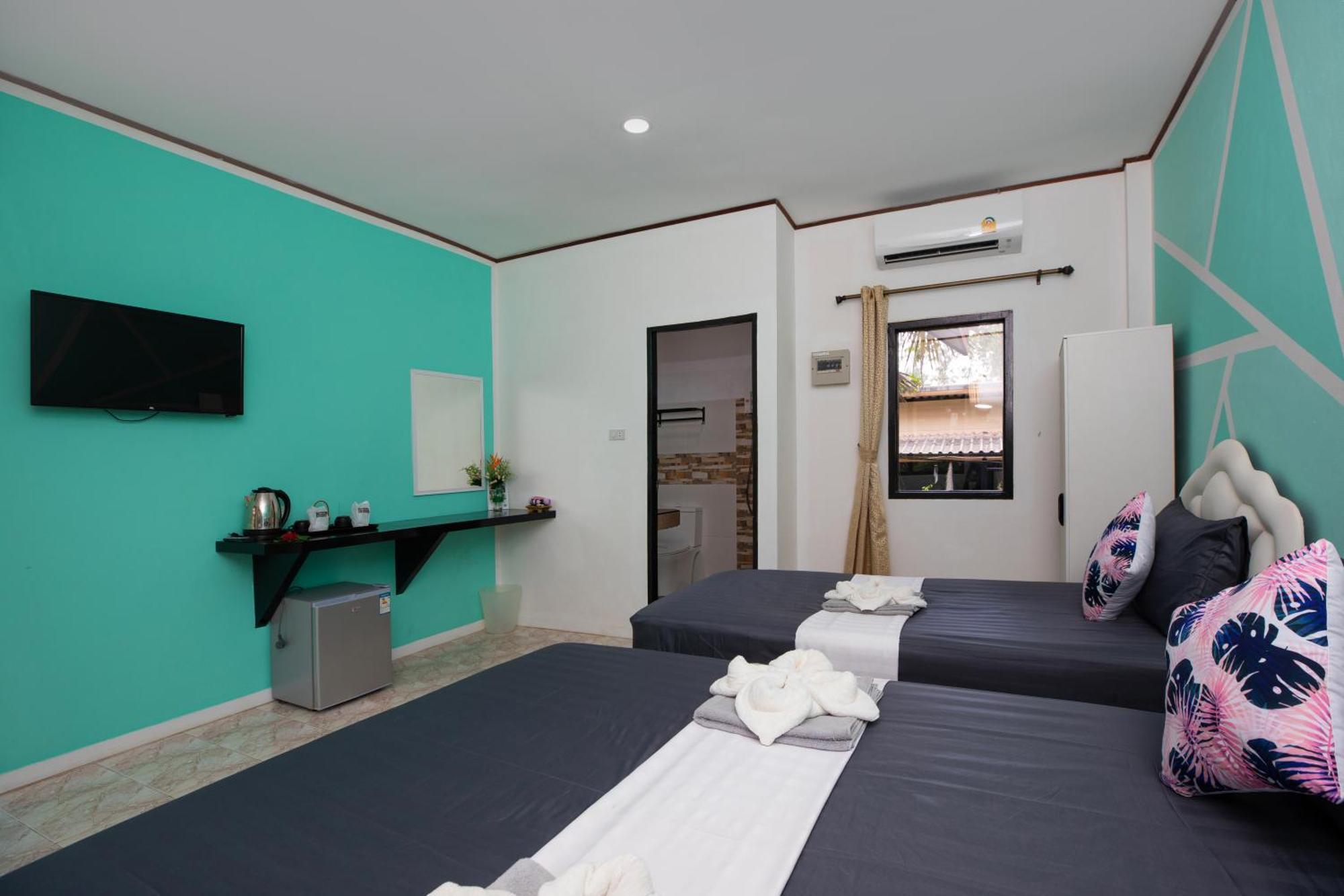 Family Bungalow with Balcony