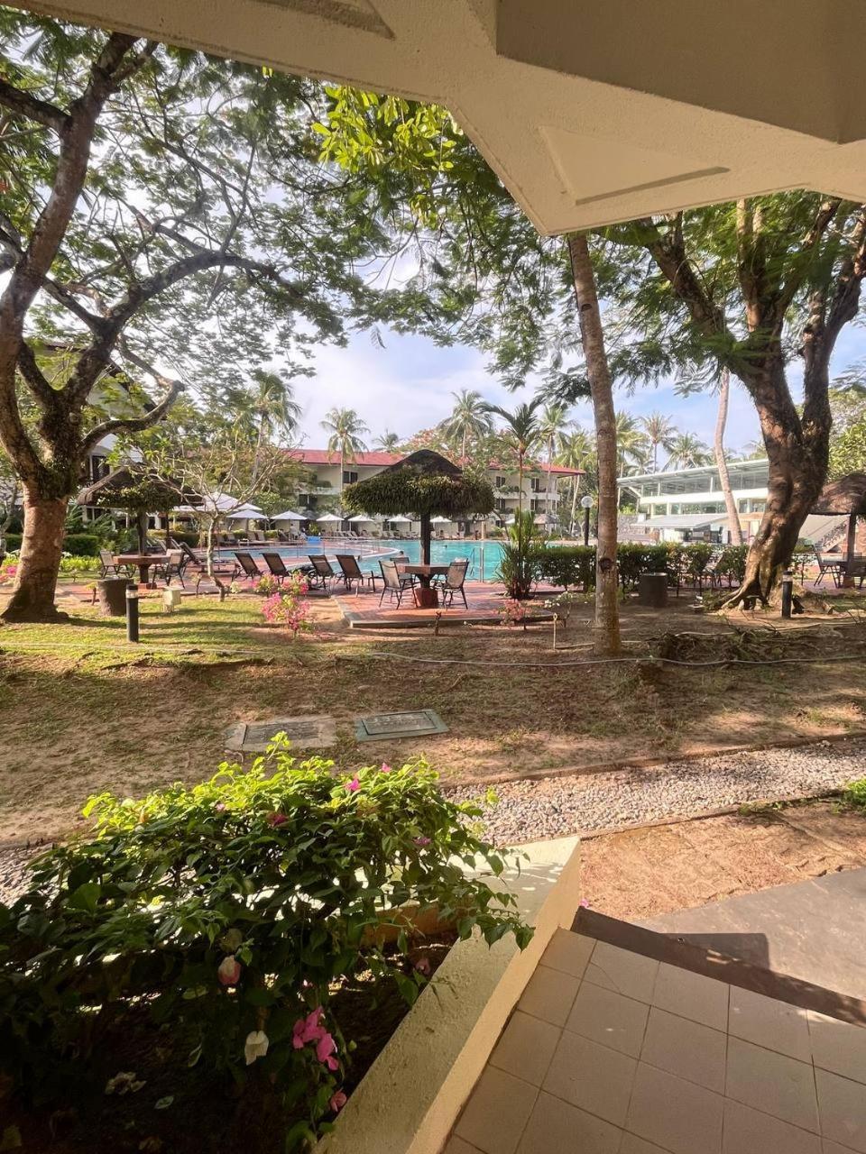 Pool Terrace King