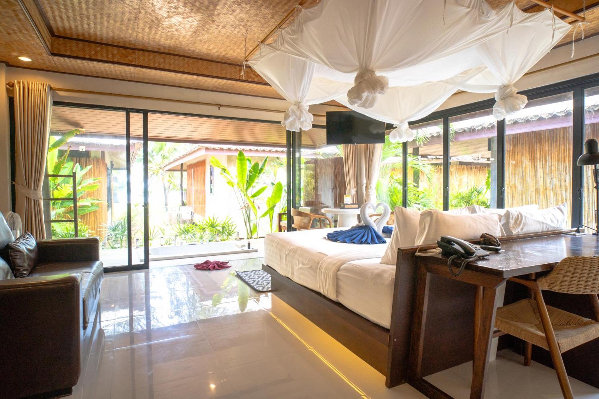 Deluxe Villa mit Meerblick und Whirlpool-Badewanne