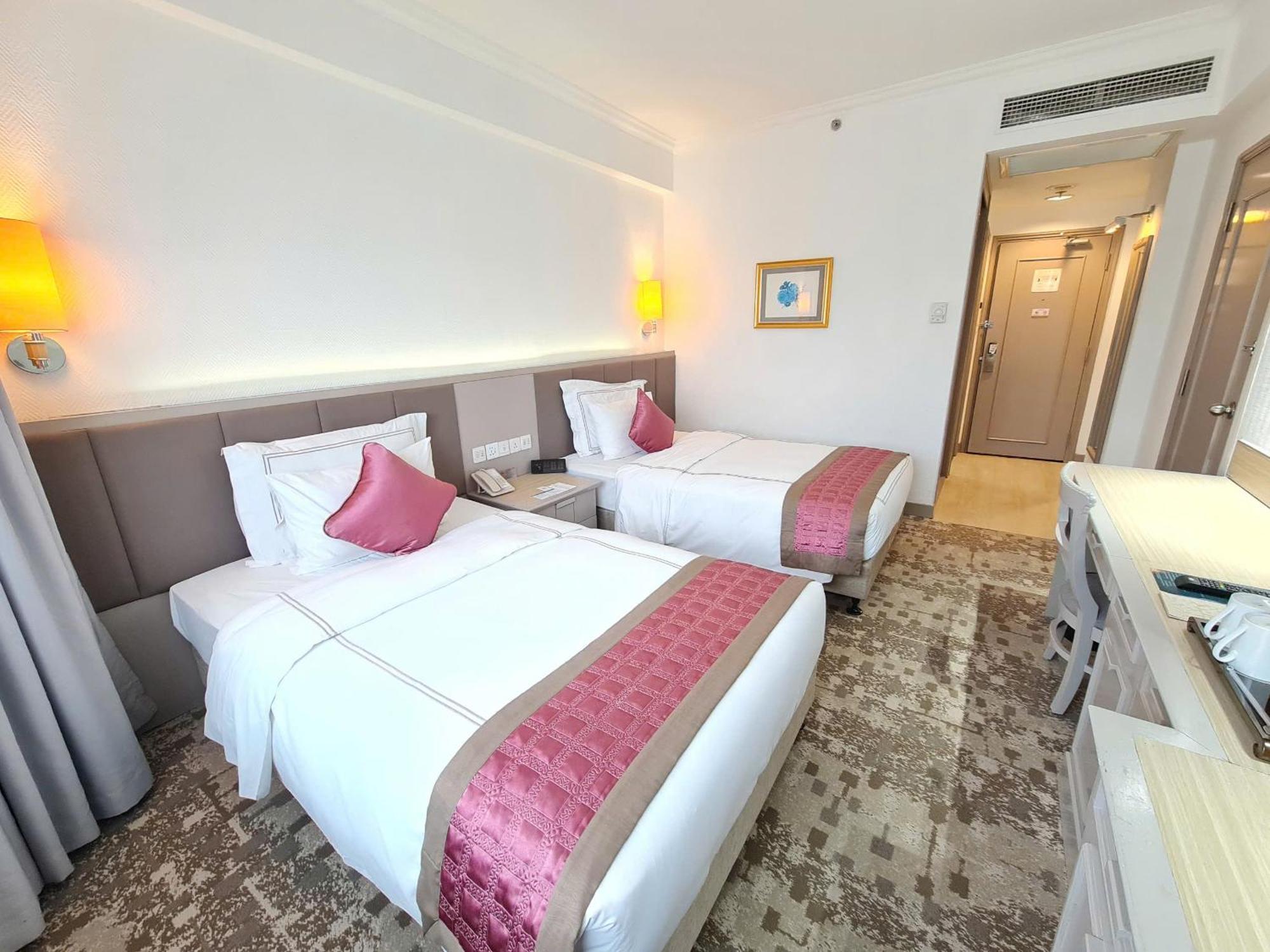 Club Twin Room City View Club Access