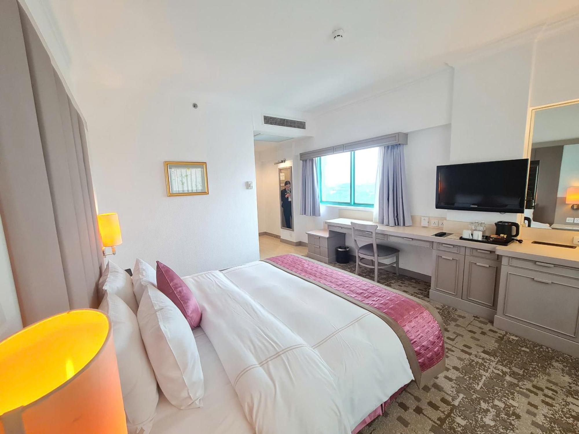 Club King Room City View Club Access
