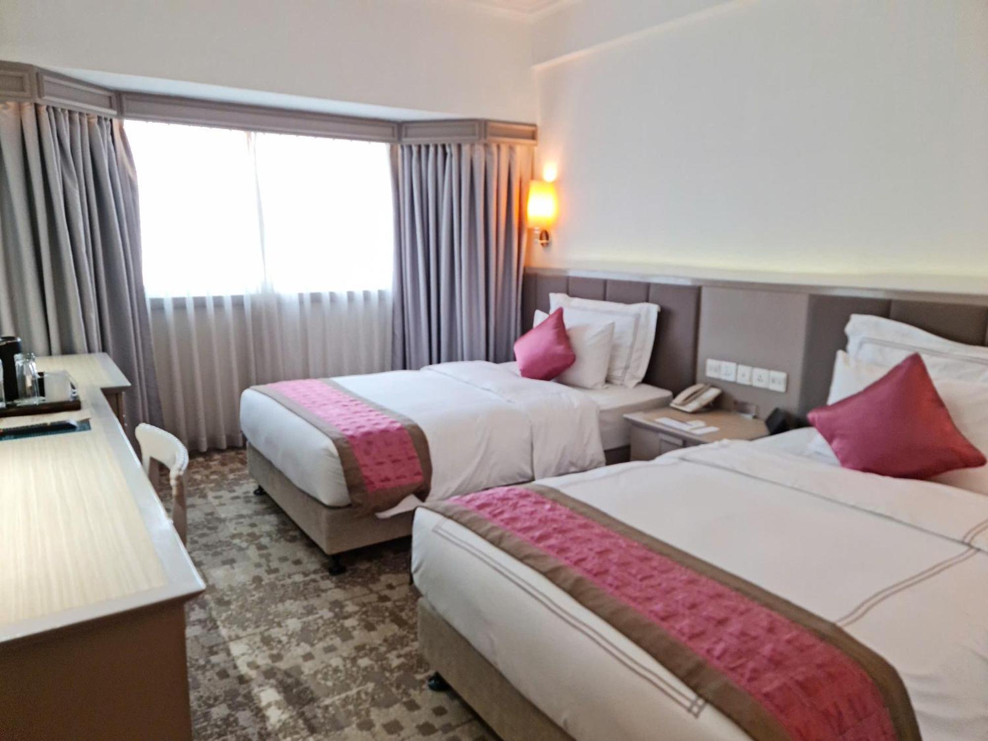 Club Twin Room City View Club Access