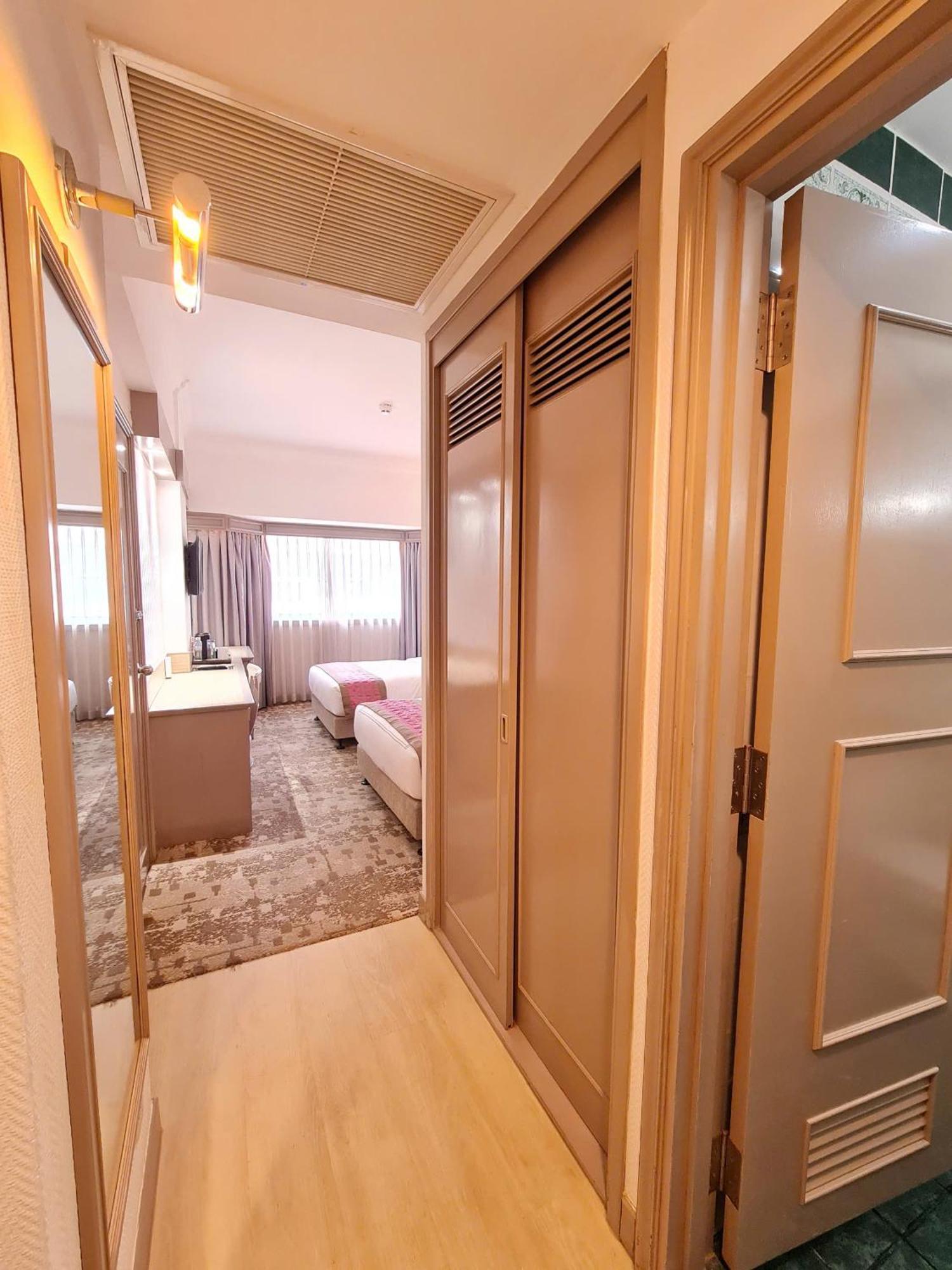 Club Twin Room City View Club Access