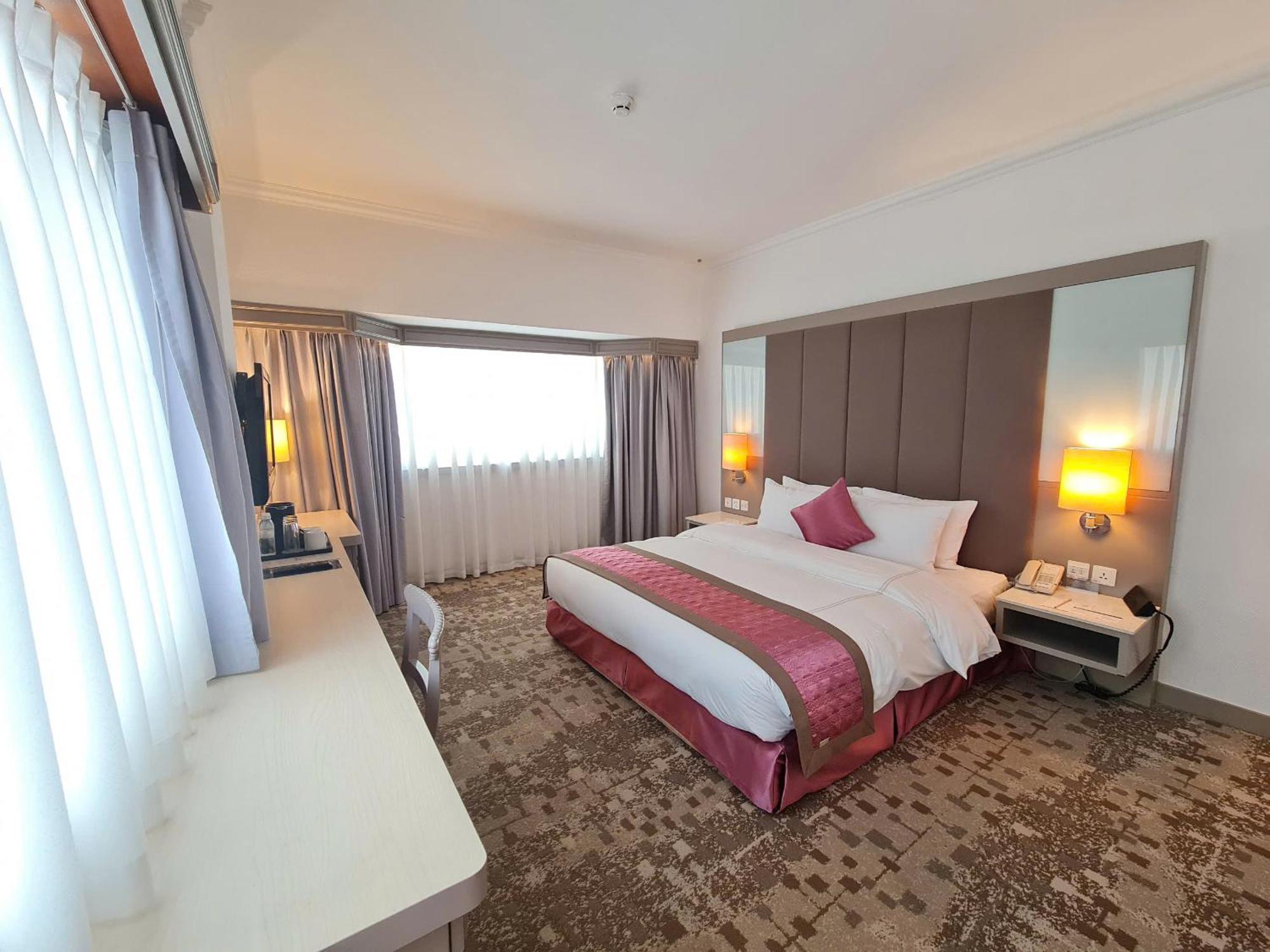 Club King Room City View Club Access