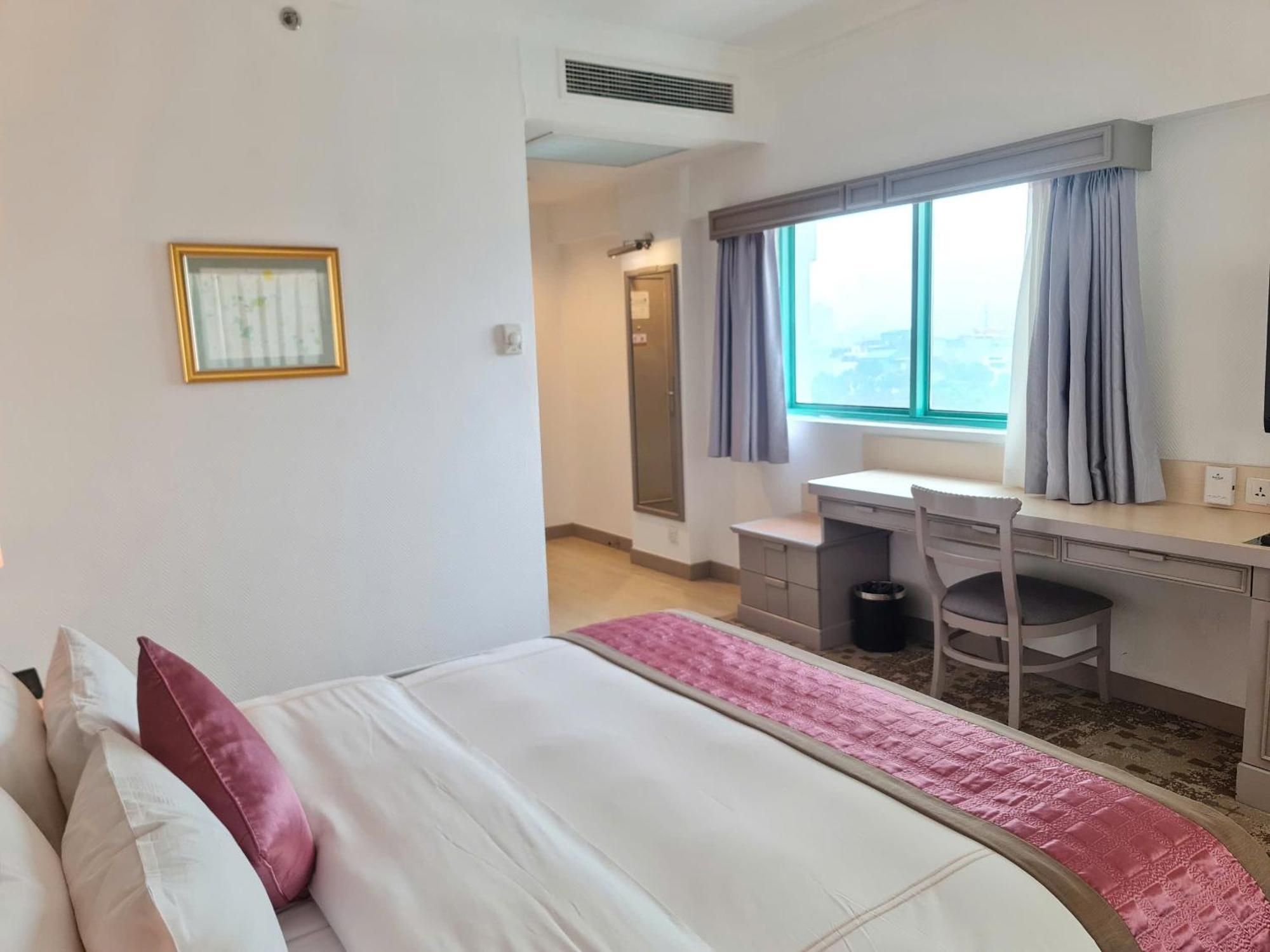 Club King Room City View Club Access