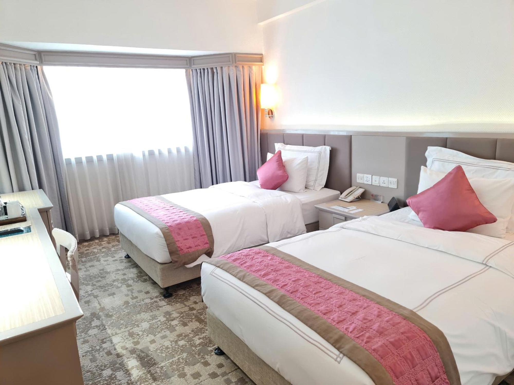 Club Twin Room City View Club Access