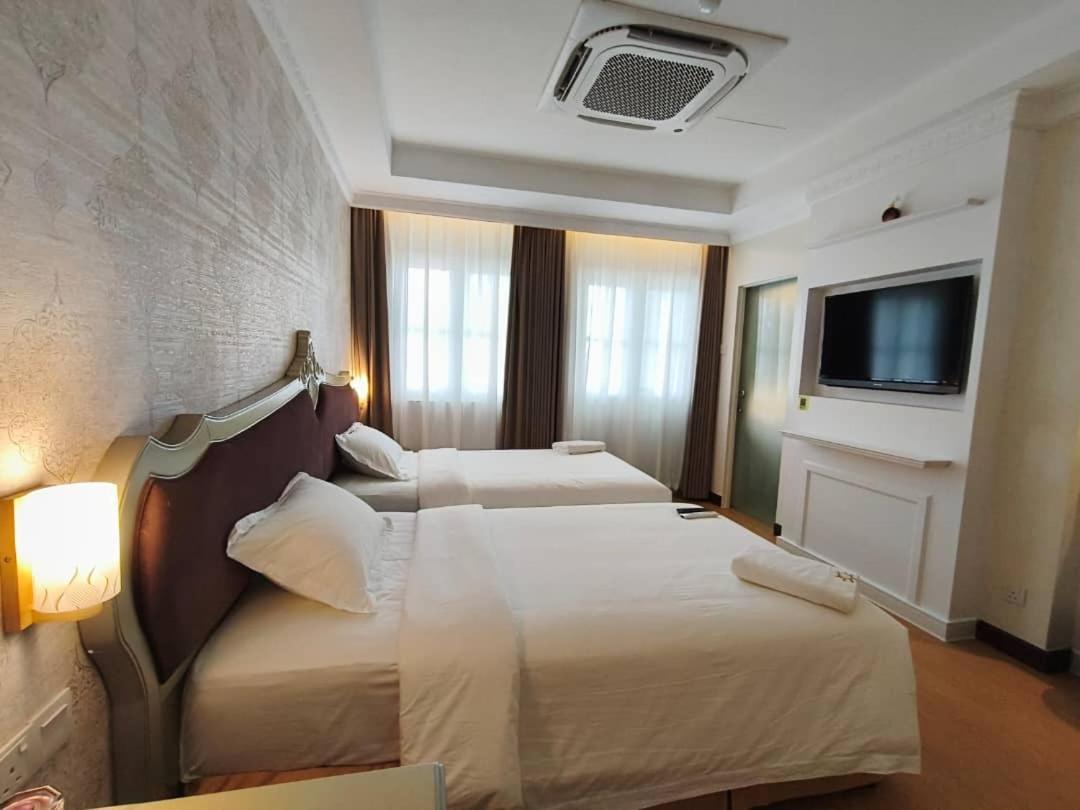 Twin Room with City View