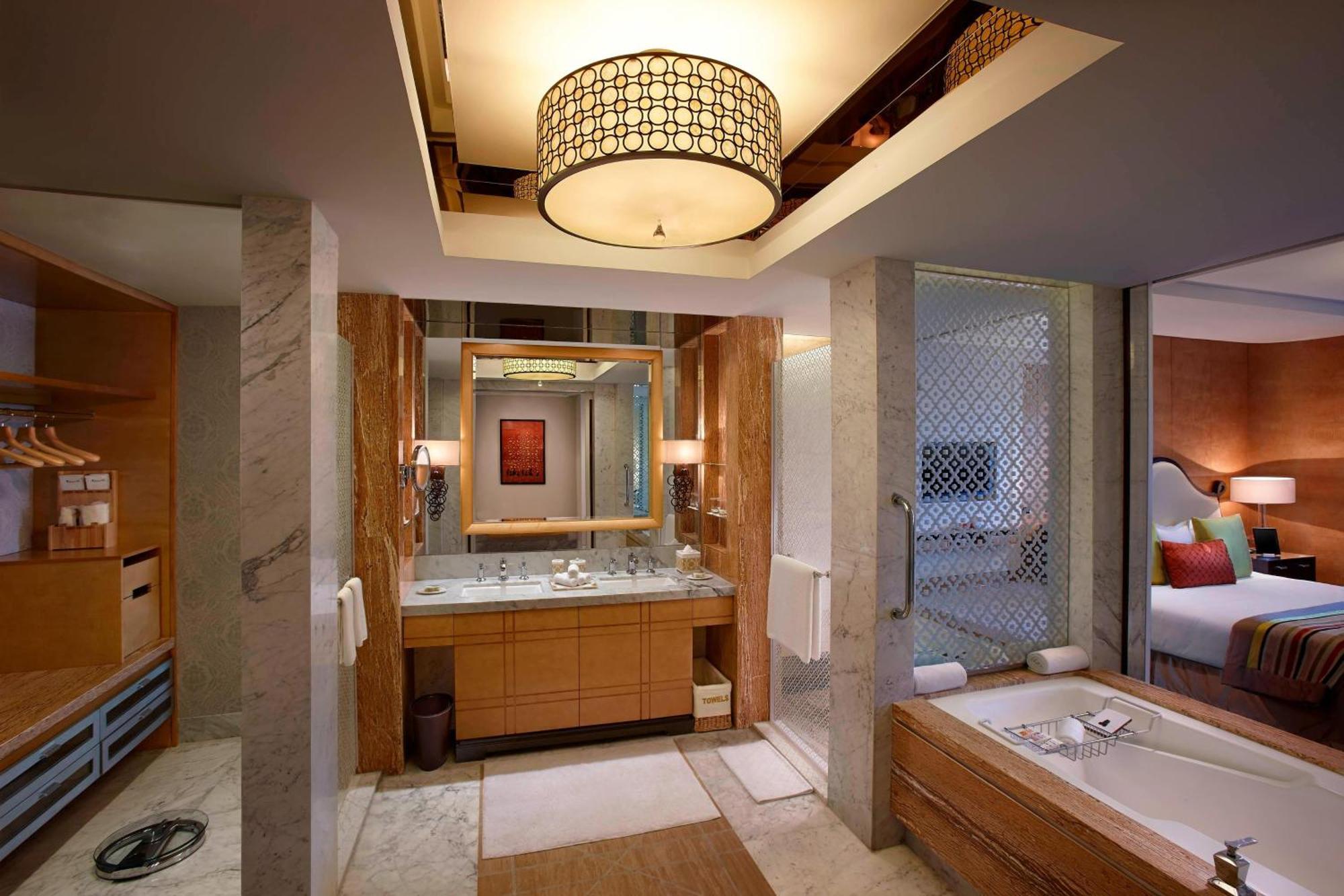 Towers, Larger Guest room, 1 King or 2 Twin/Single Beds
