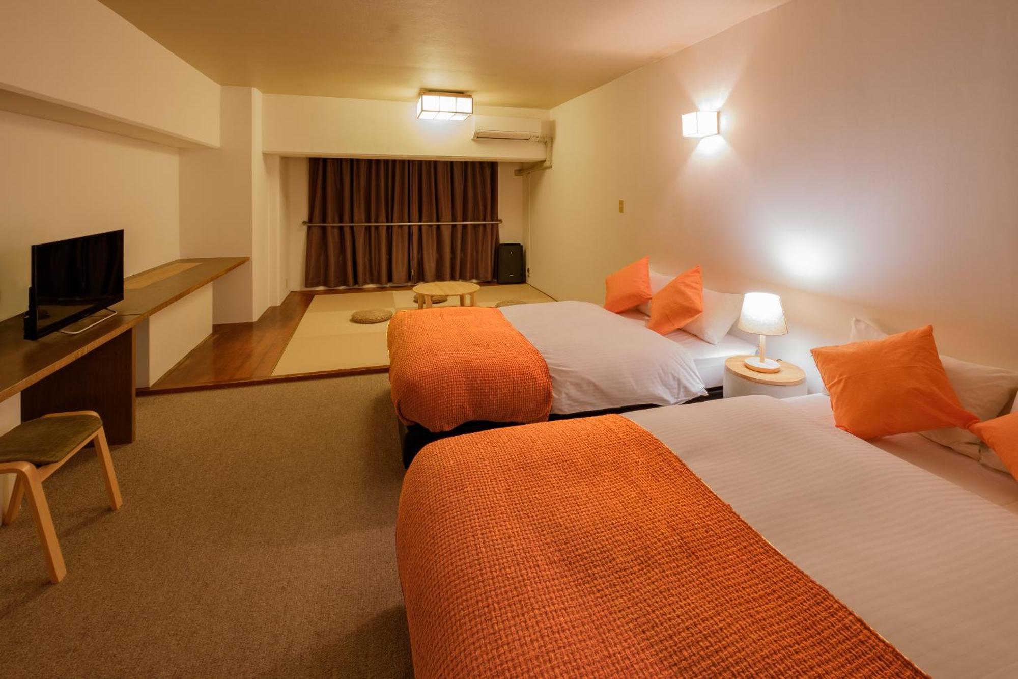 Deluxe Room 2 Small Double Beds 2 Single Futon Mats Kitchen Non-Smoking Cleaning Fee Extra No Cleaning Consecutive Stays
