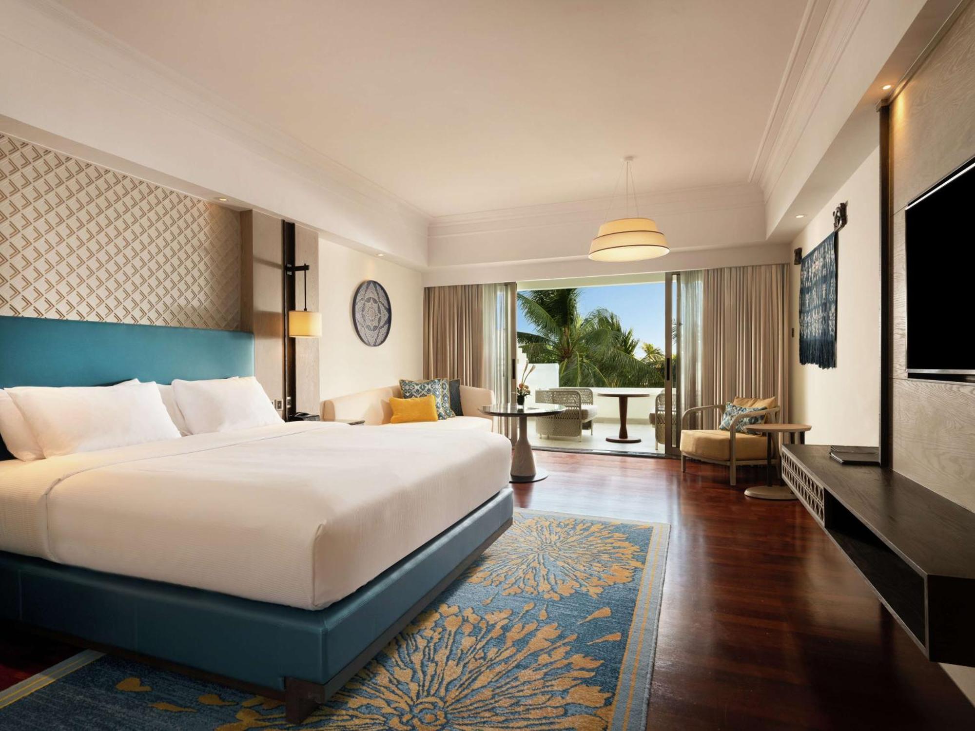 Cliff Tower met Kingsize Bed en Uitzicht op het Zwembad
