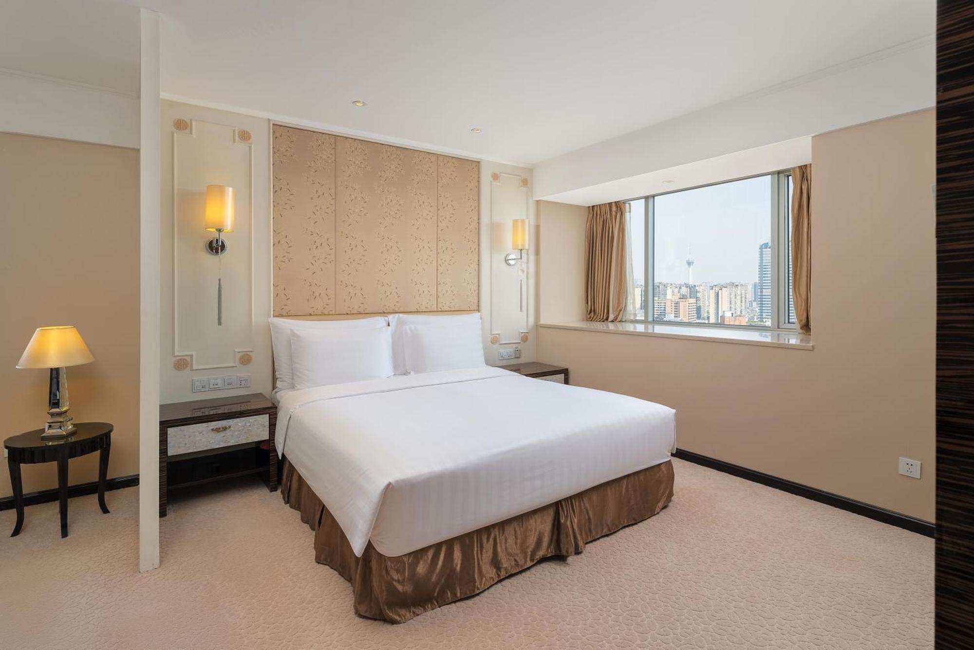 Executive Deluxe King Room