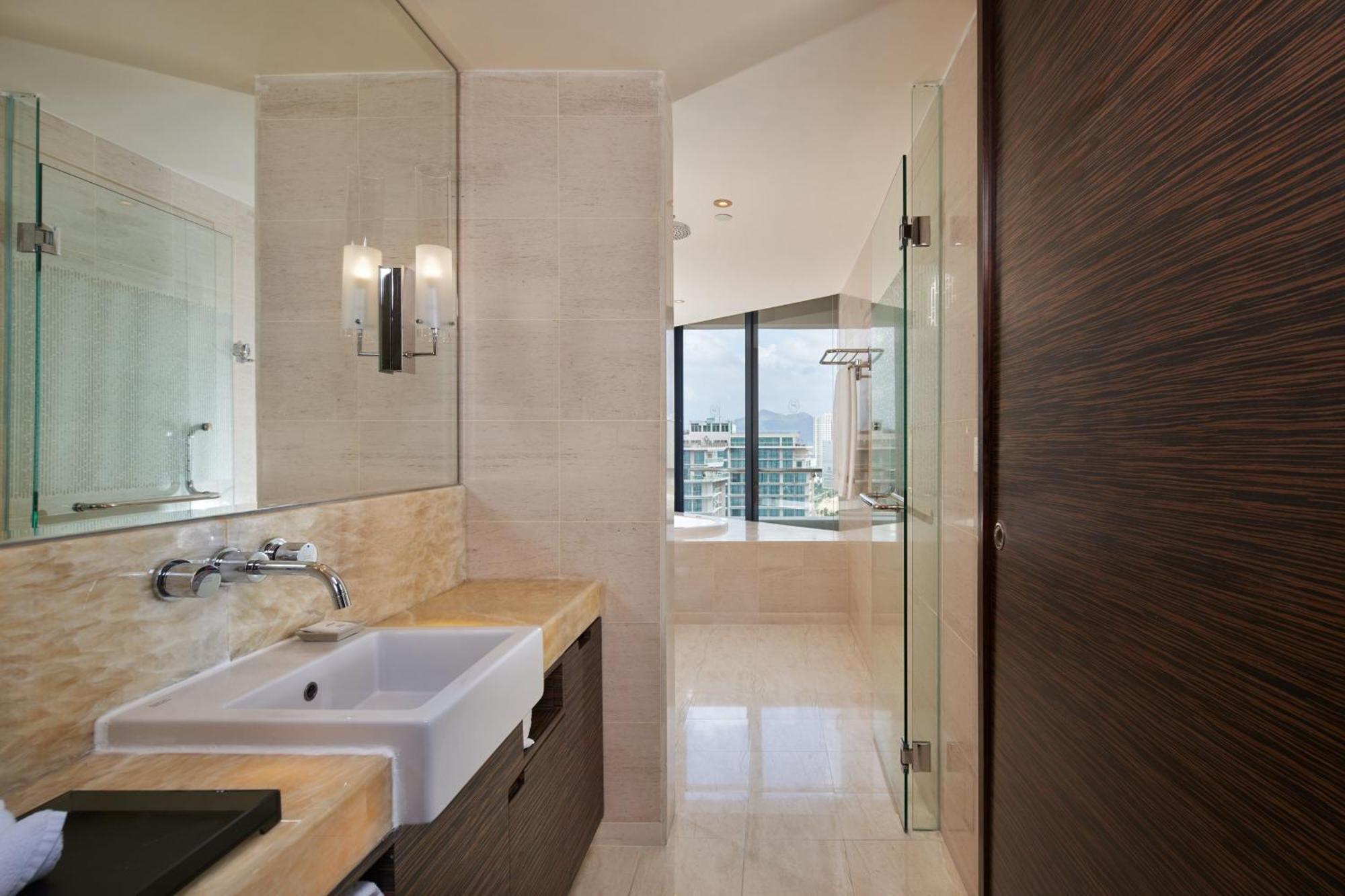 One-Bedroom Executive Suite Ocean View Balcony