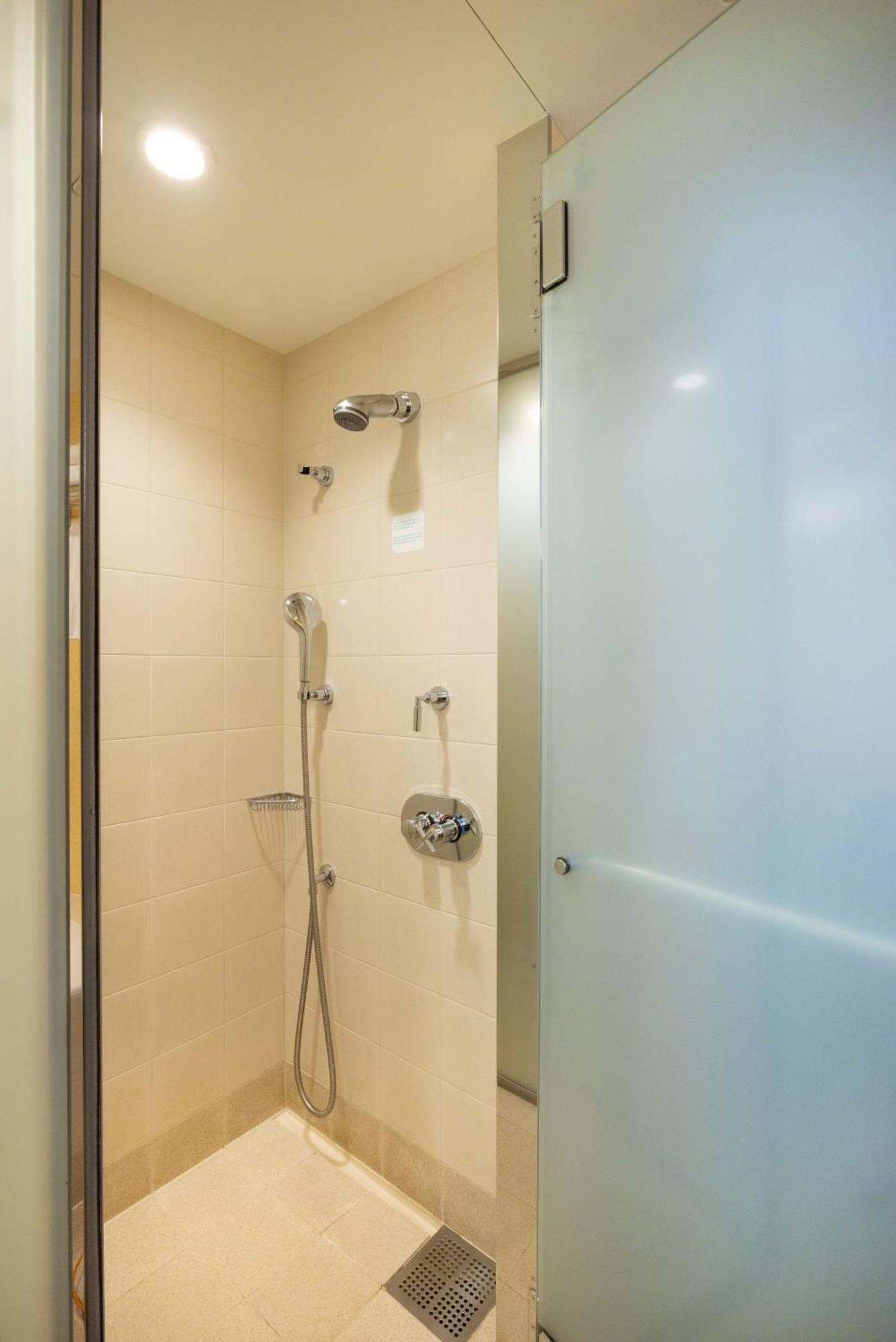 Yokohama Floor Grand Corner Suite with Bay View - Non-Smoking