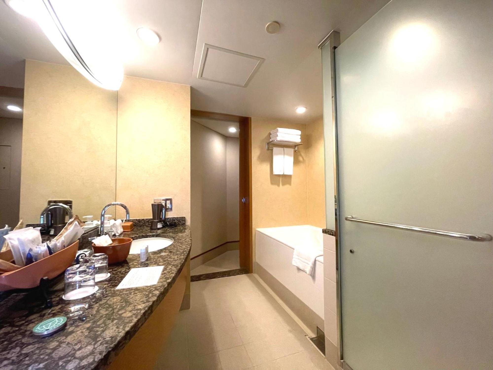 Yokohama Floor Luxury Harbor King with Park View - Non-Smoking