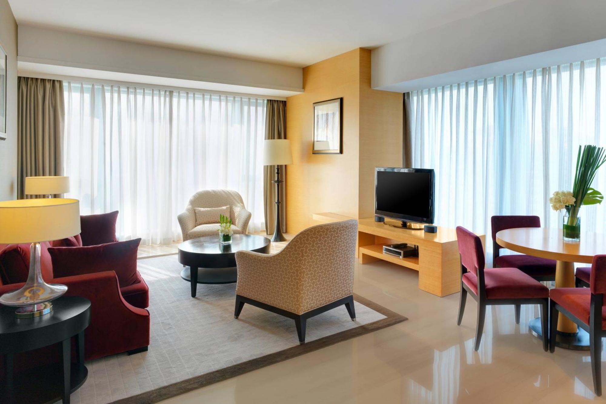 1 Bedroom Executive Suite 1 King City view