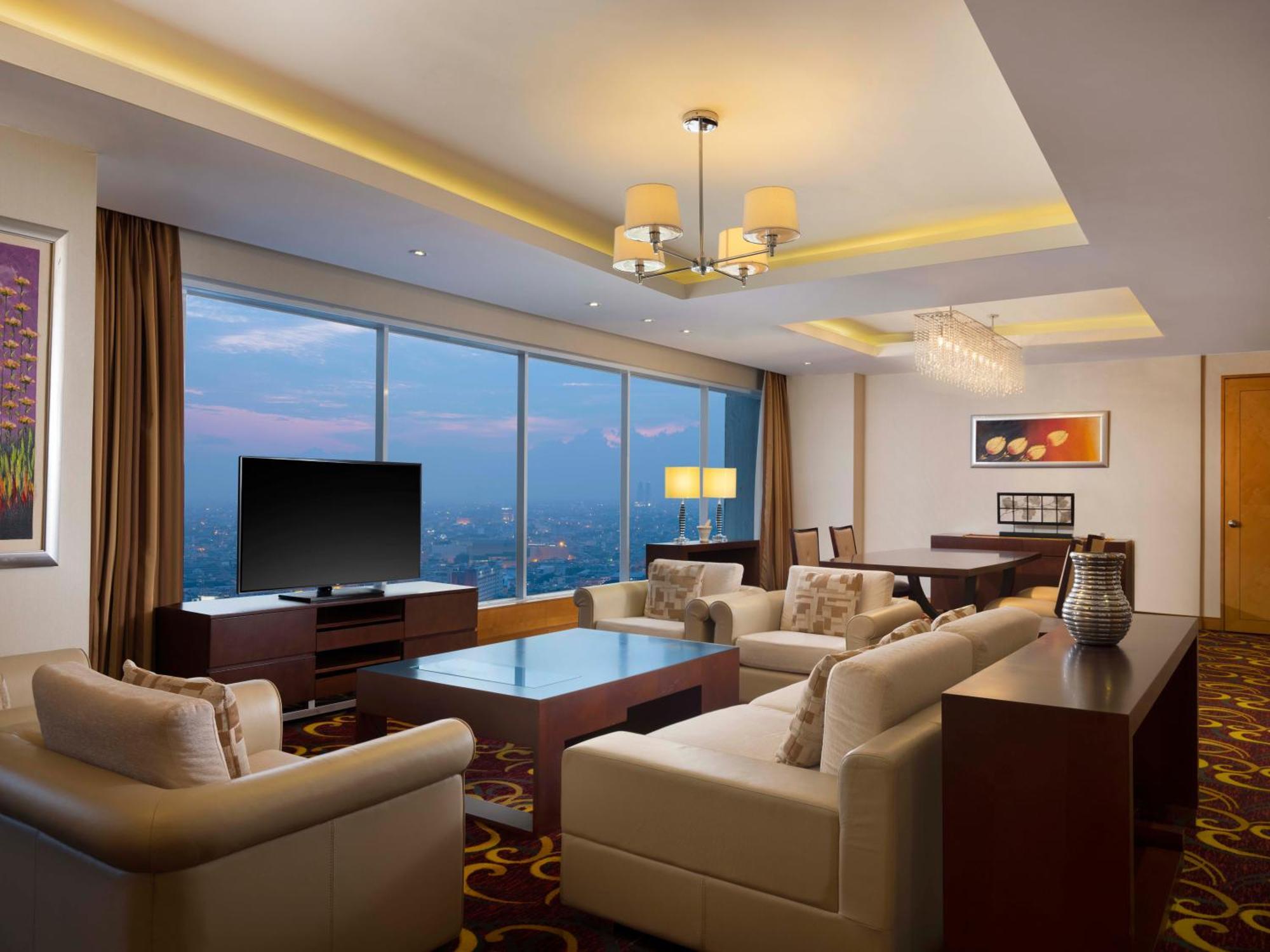 Executive Presidential Suite with Lounge Access