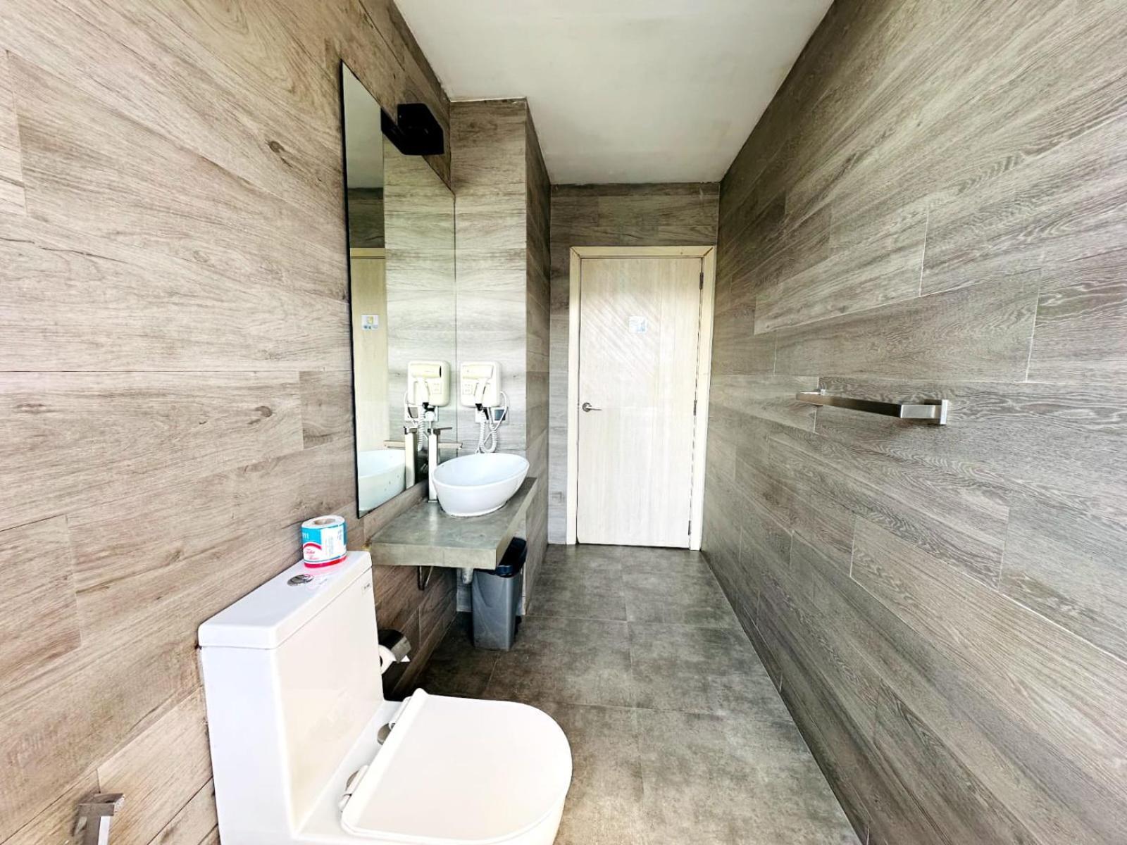 Deluxe Double Room Bath