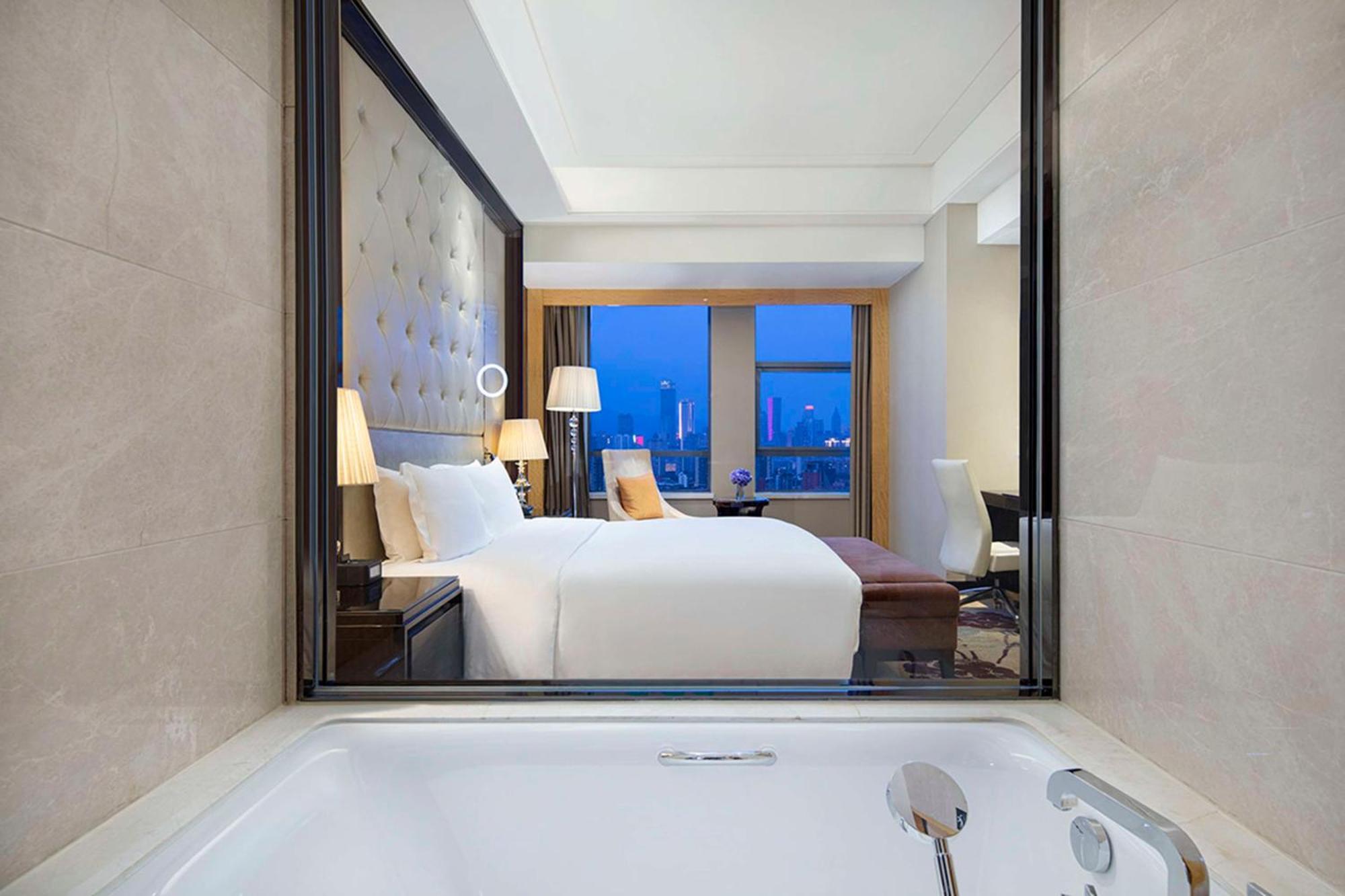 Executive King Room with Access to Executive Lounge
