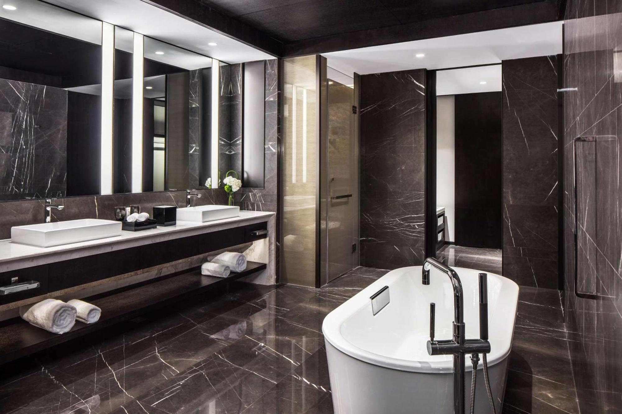 Suite Lit King-Size avec Accès au Salon - Vue sur Lac