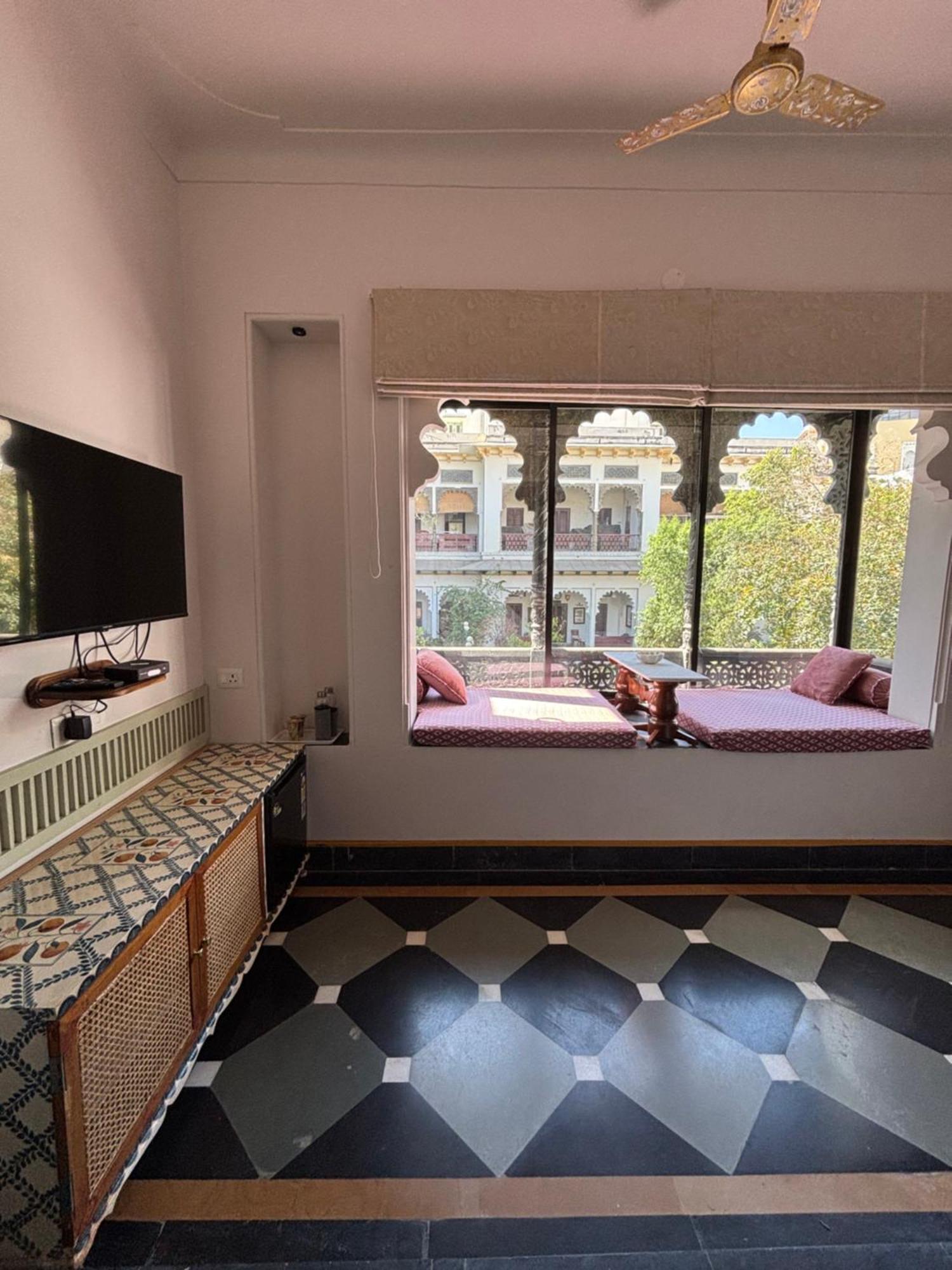 Deluxe Queen Room