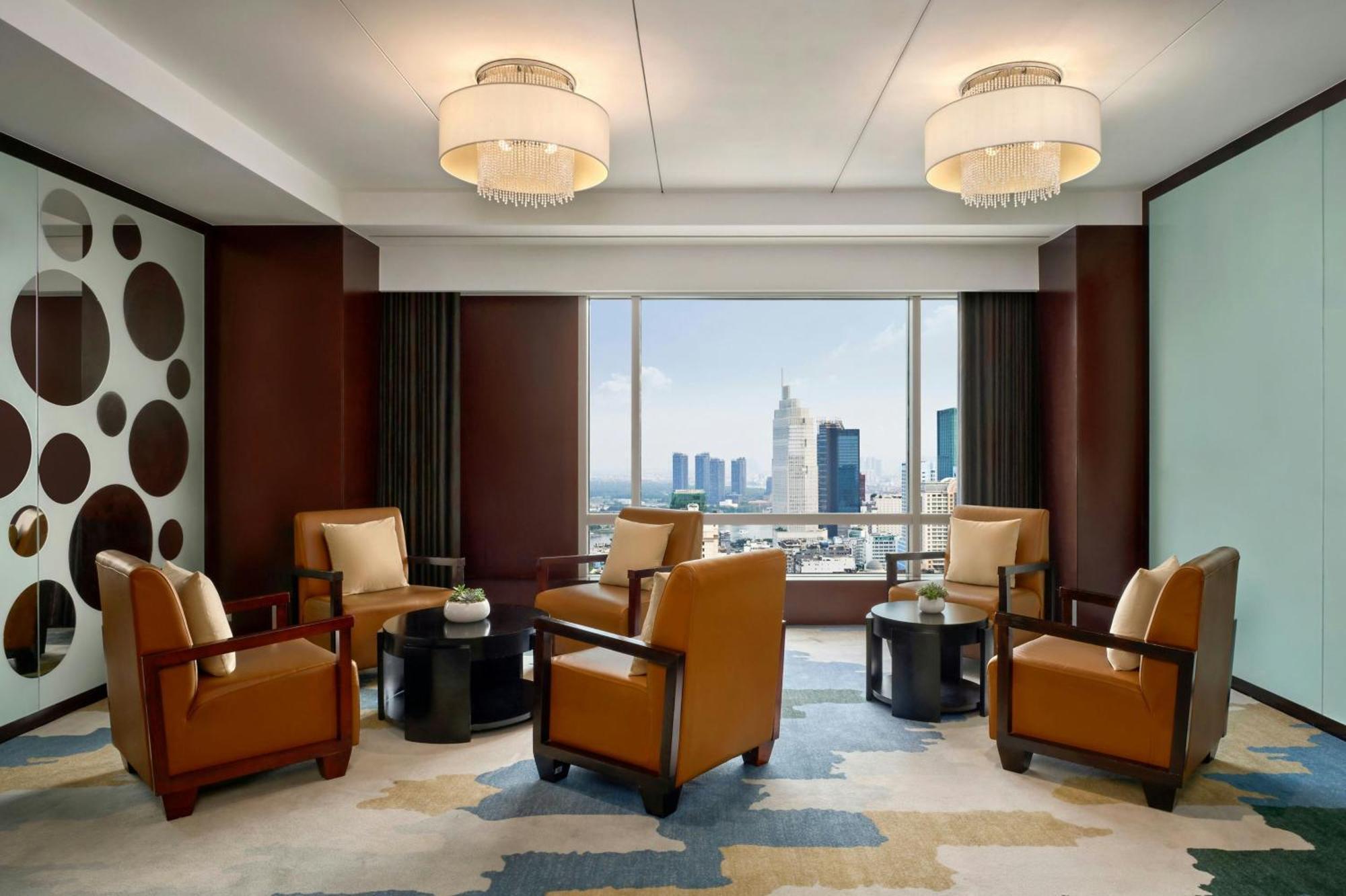 Executive King Room Lounge Access